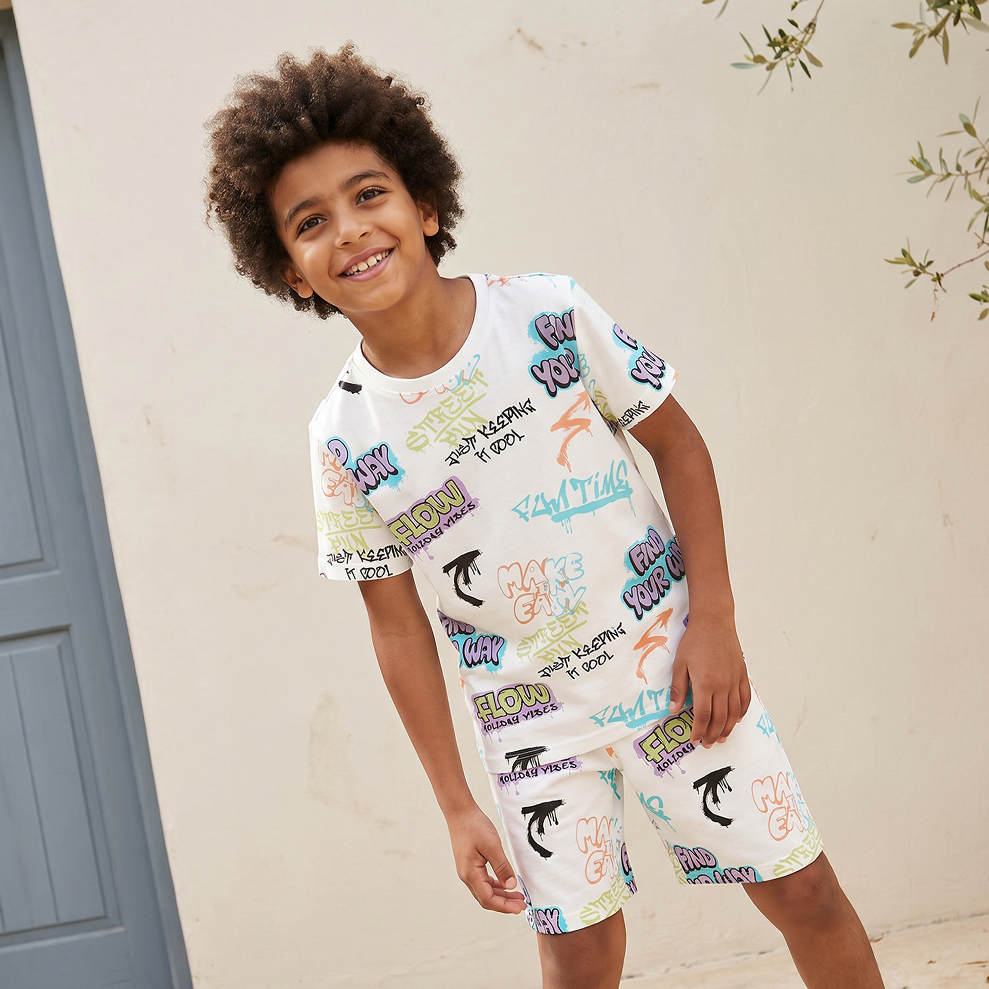 طقم شورت وتيشيرت بياقة ضيقة وأكمام قصيرة وطبعات من جونيورز-boys-clothing-setsandcoords-image-1