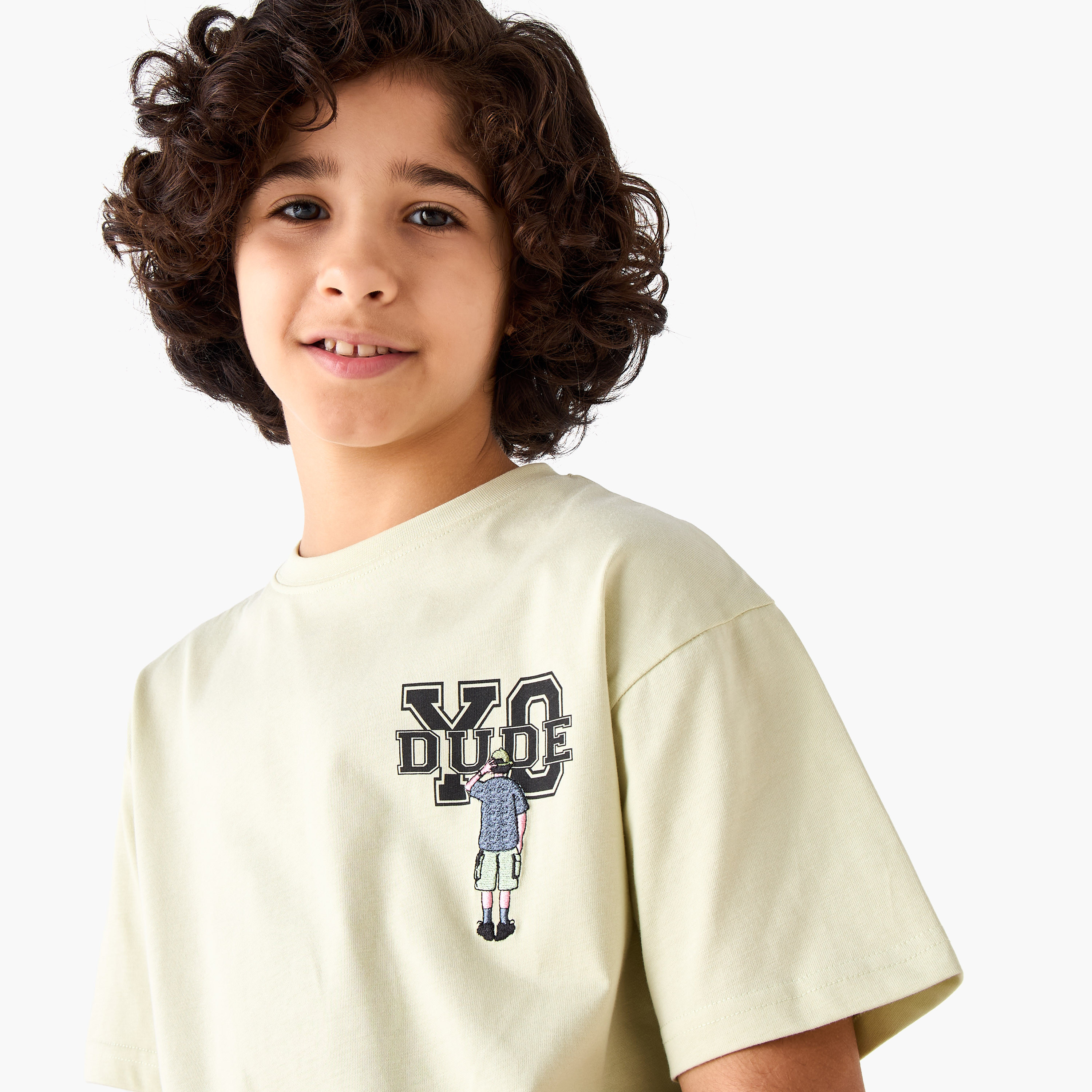تيشيرت بطبعات جرافيك وياقة ضيقة وأكمام قصيرة من جونيورز-boys-clothing-tshirtsandpolos-image-2