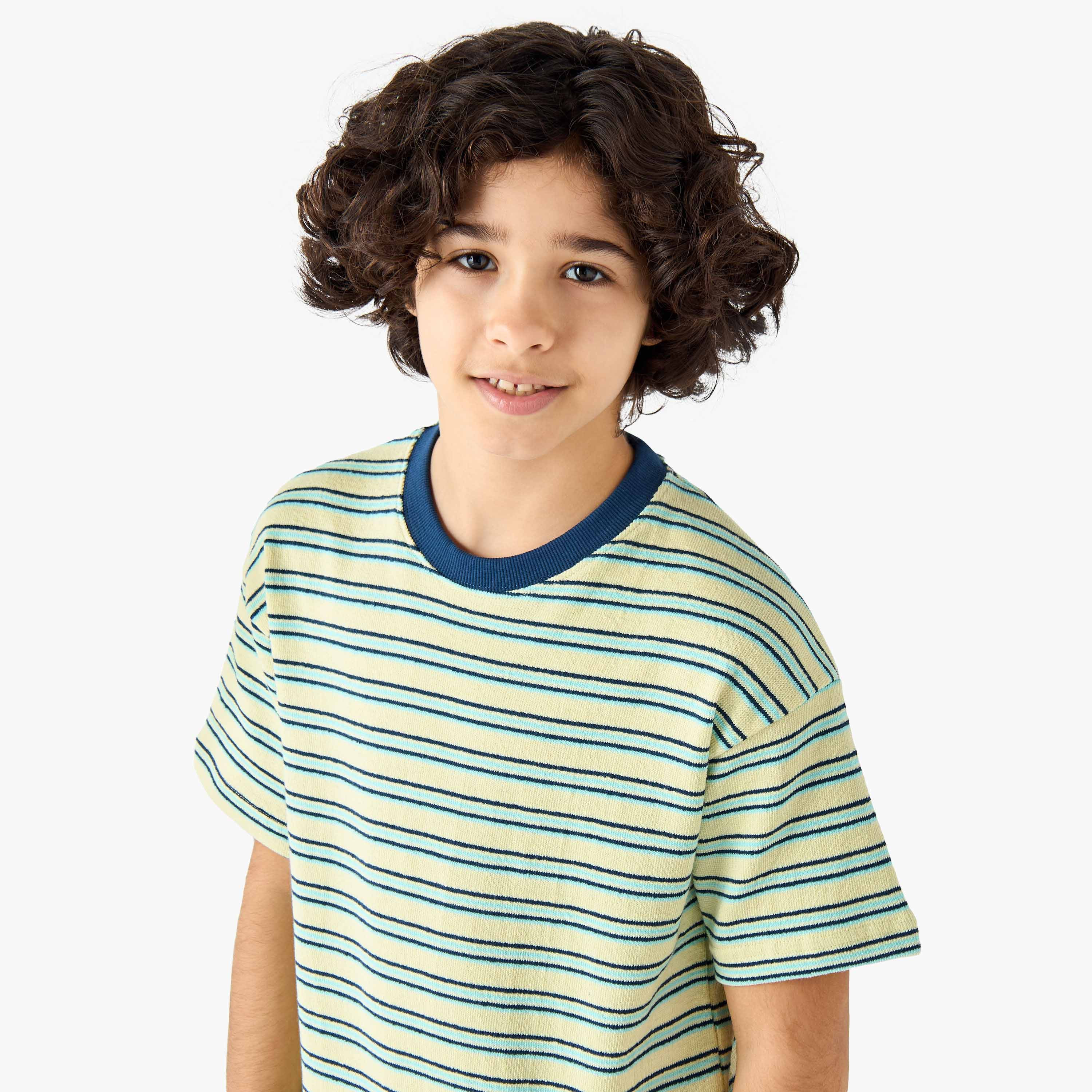تيشيرت مخطط بياقة ضيقة وأكمام قصيرة من جونيورز-boys-clothing-tshirtsandpolos-image-4
