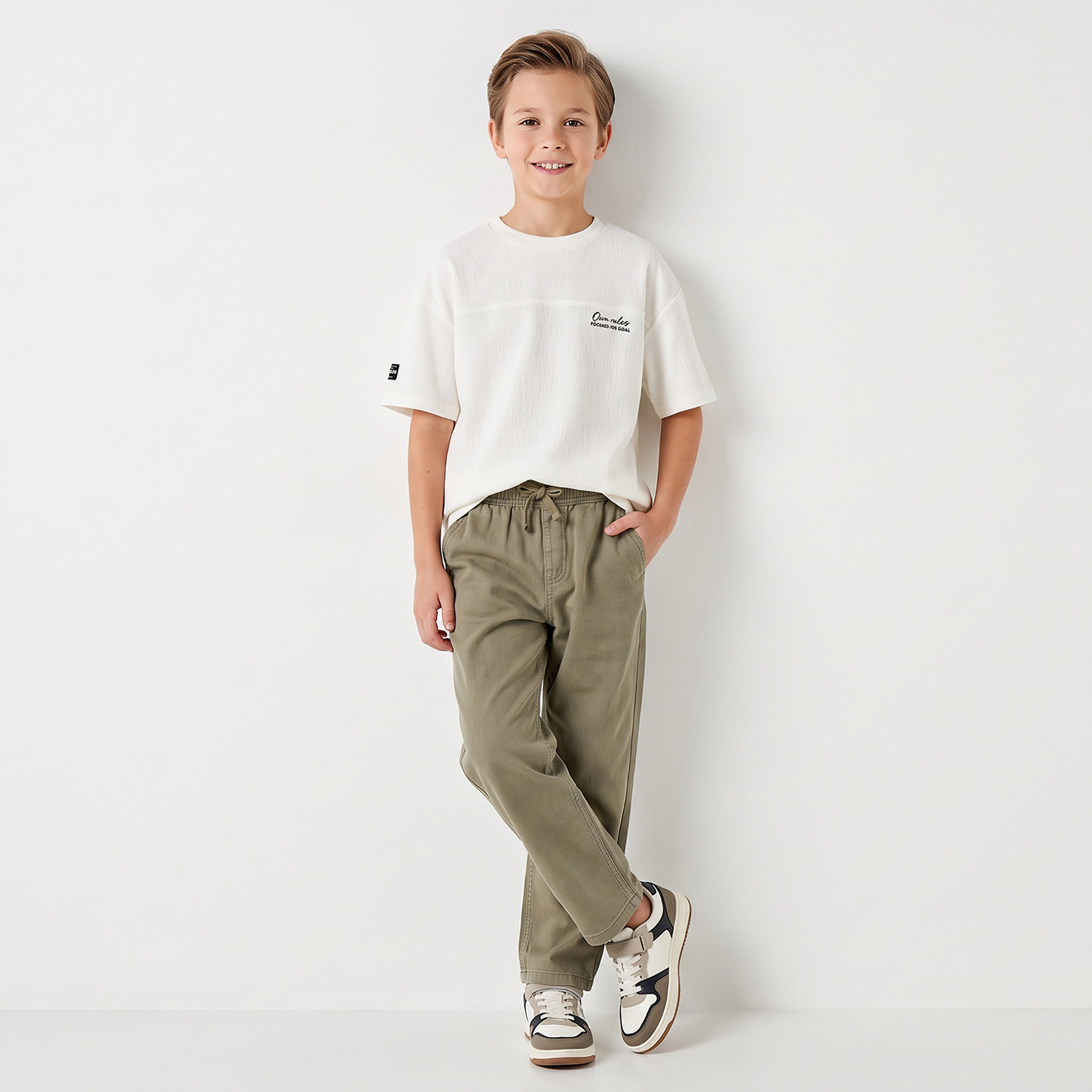 بنطلون قطن بخصر مطاطي ورباط إغلاق وجيوب من جونيورز-boys-clothing-bottoms-jeansandtrousers-image-2
