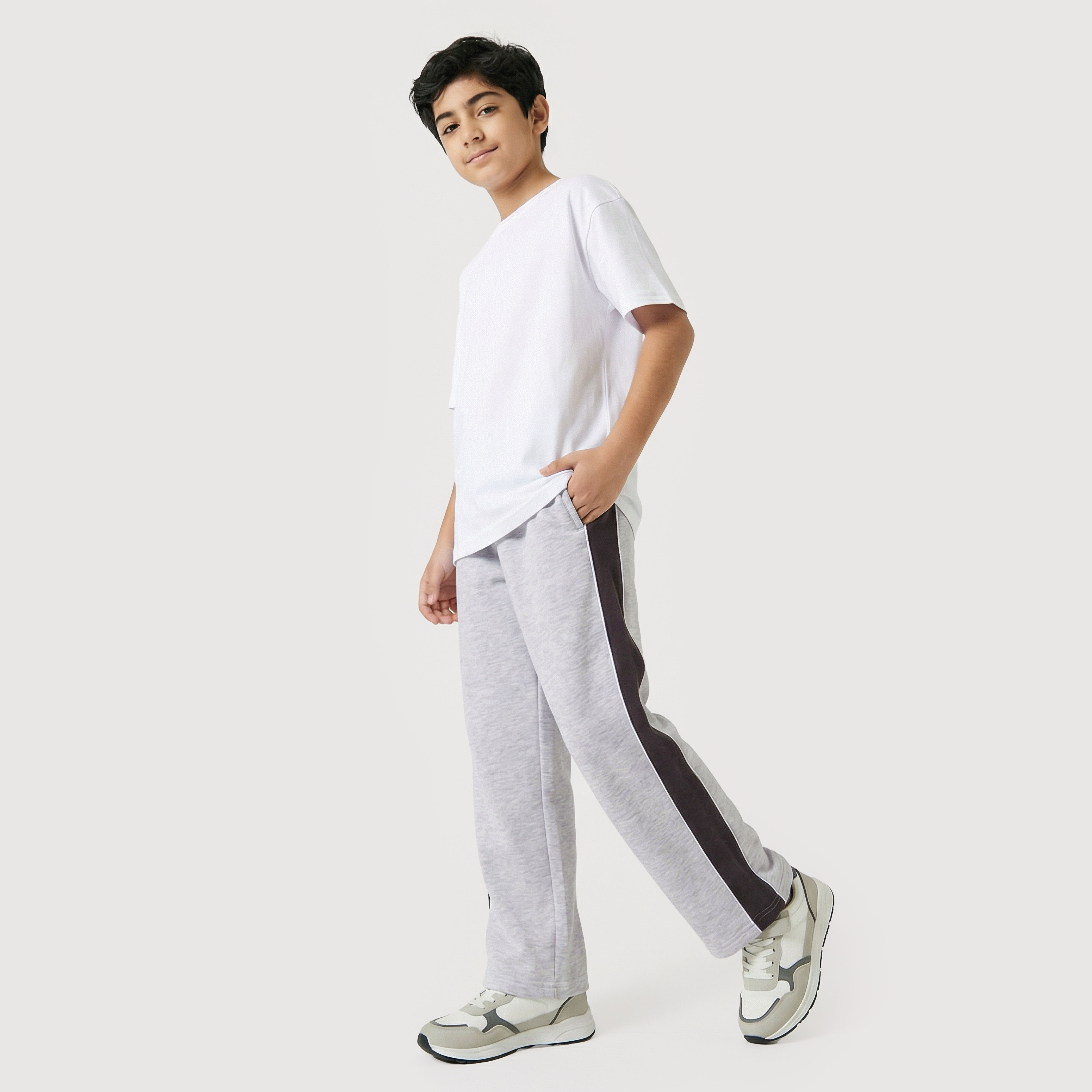 بنطلون رياضي برباط على الخصر وجيوب من جونيورز-boys-clothing-bottoms-joggersandtrackpants-image-1