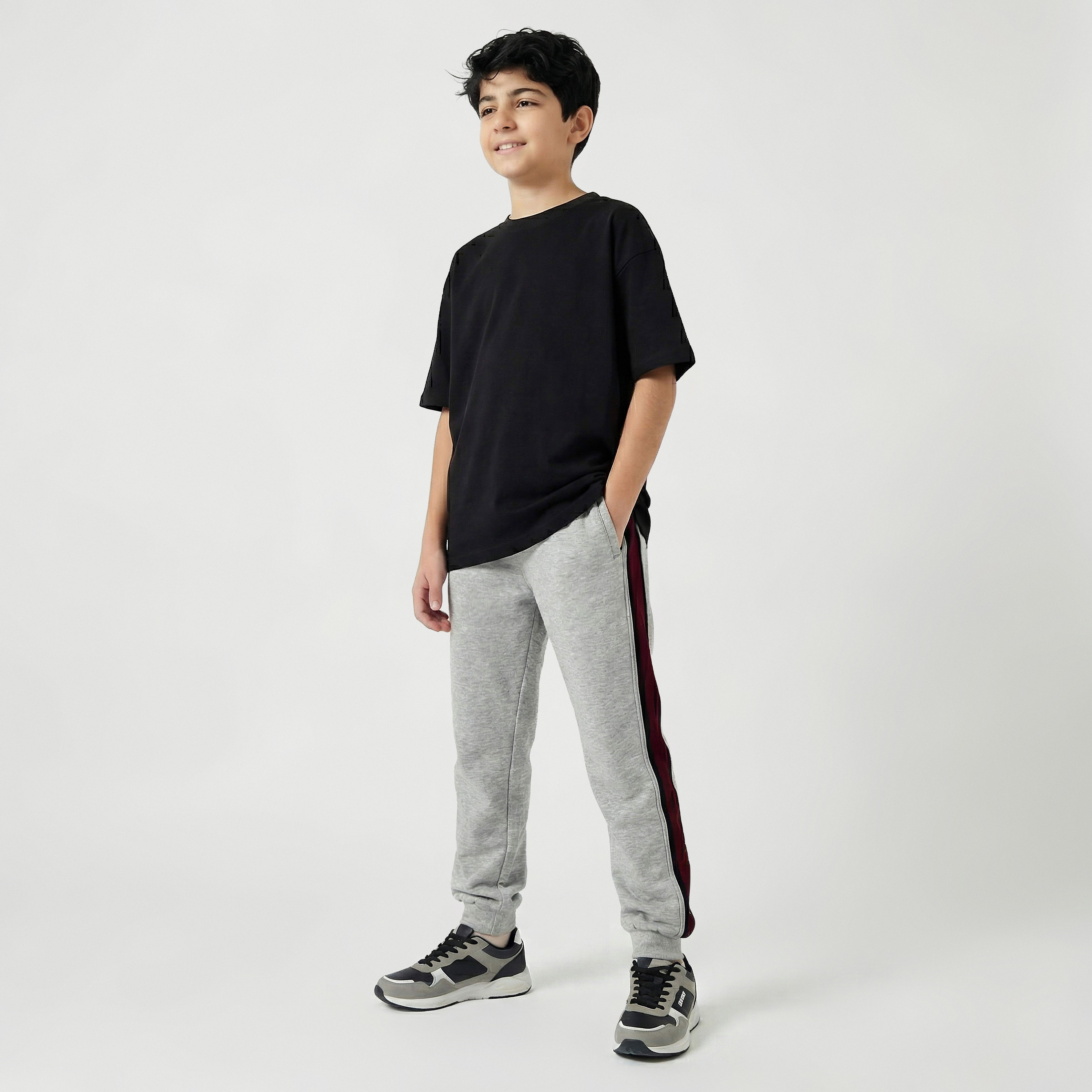 بنطلون رياضي بخصر برباط وجيوب من جونيورز-boys-clothing-bottoms-joggersandtrackpants-image-1
