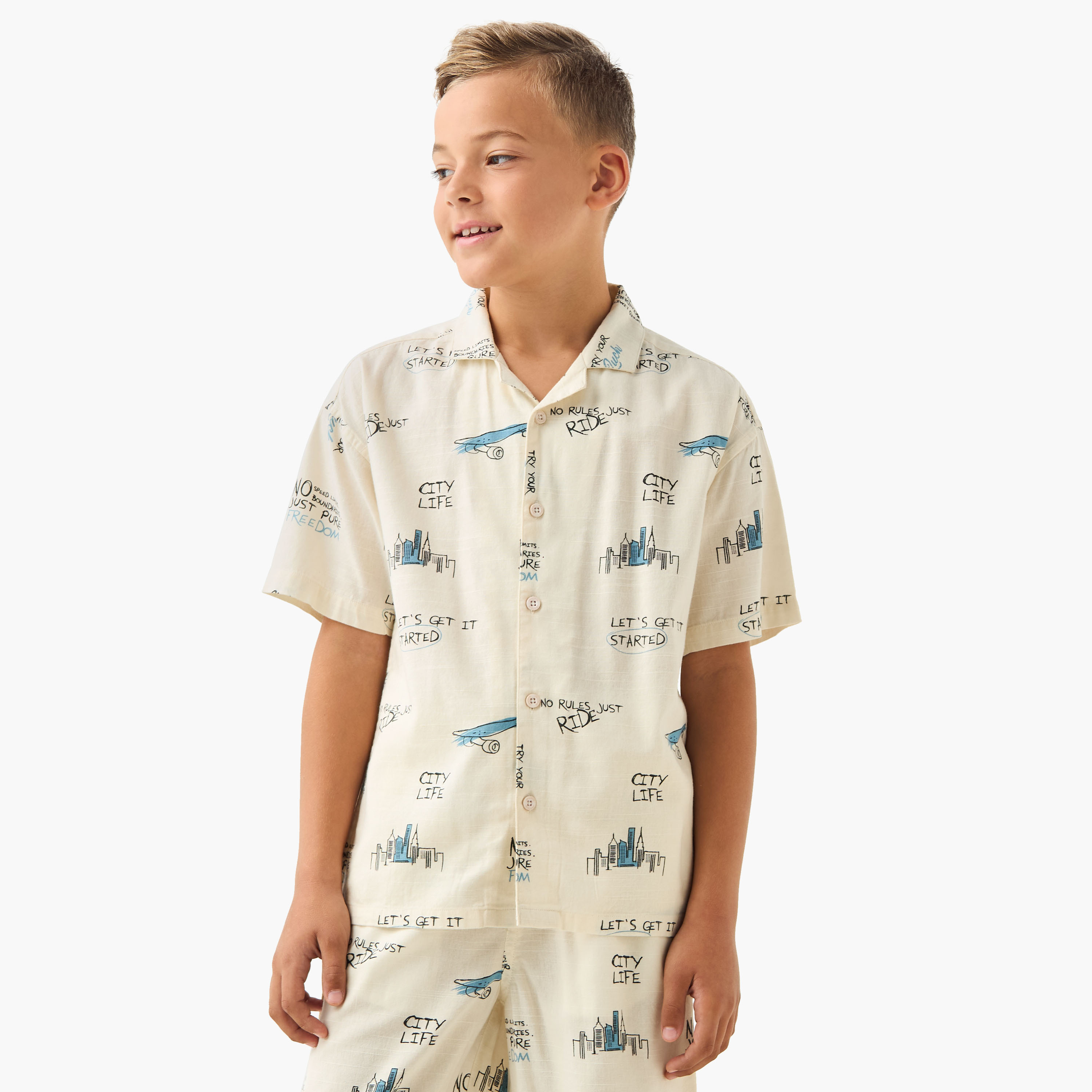 طقم شورت وقميص بياقة كامب وأكمام قصيرة وطبعات من جونيورز-boys-clothing-setsandcoords-image-2