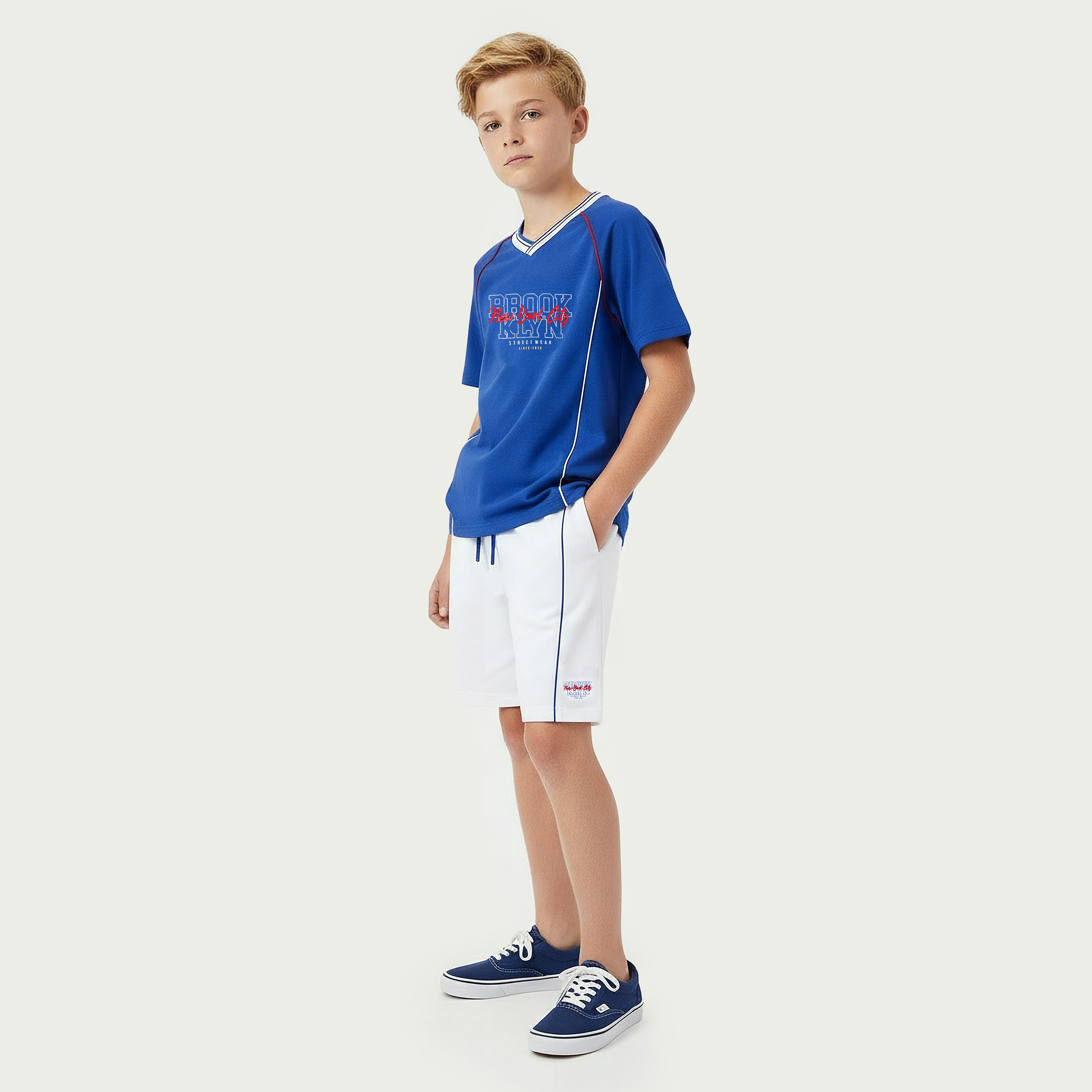 طقم شورت وتيشيرت برقبة V وأكمام قصيرة وطبعات من جونيورز-boys-clothing-setsandcoords-image-2