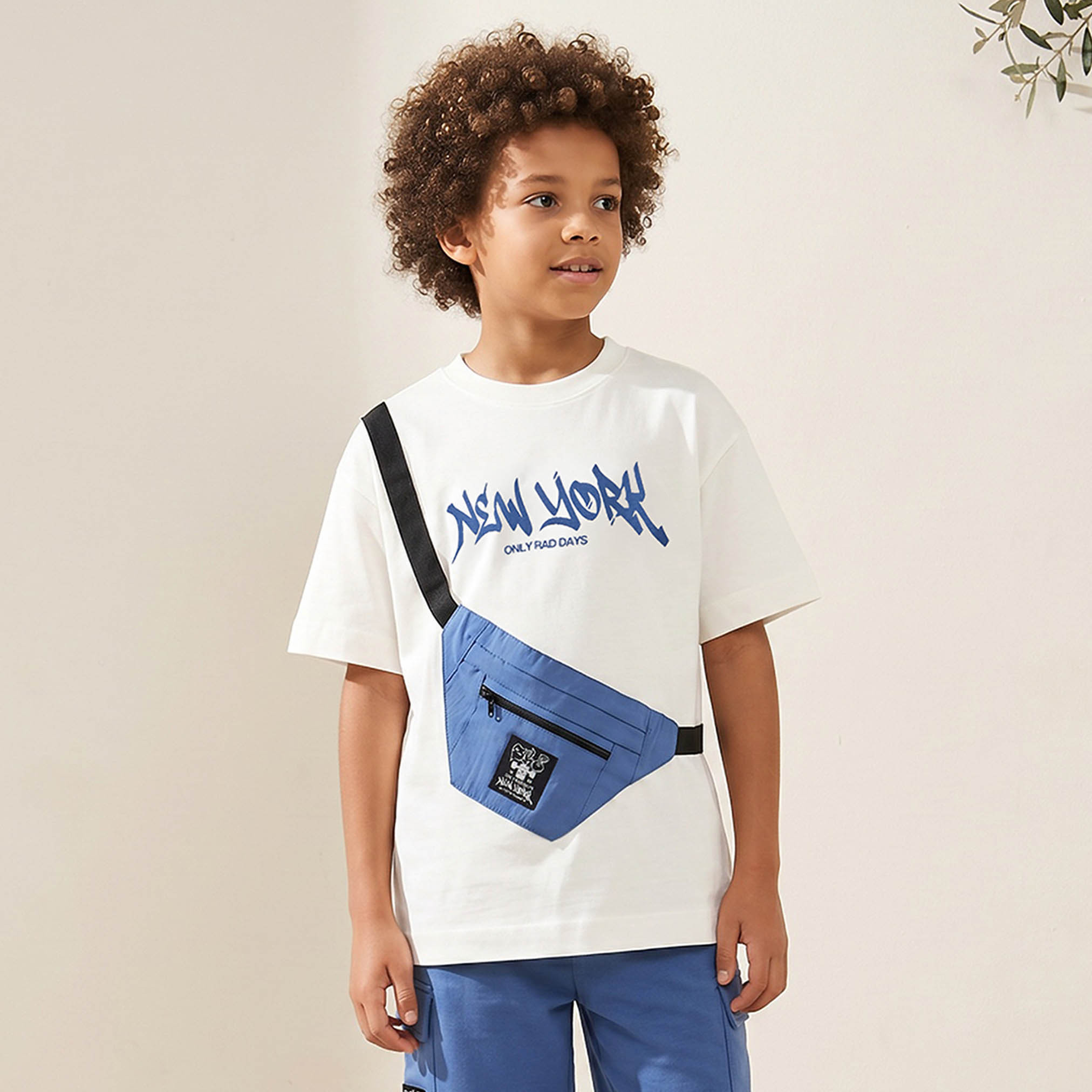 Juniors Crew Neck Short Sleeves T-shirt and Shorts Set with Bag Applique-boys-clothing-setsandcoords-image-1