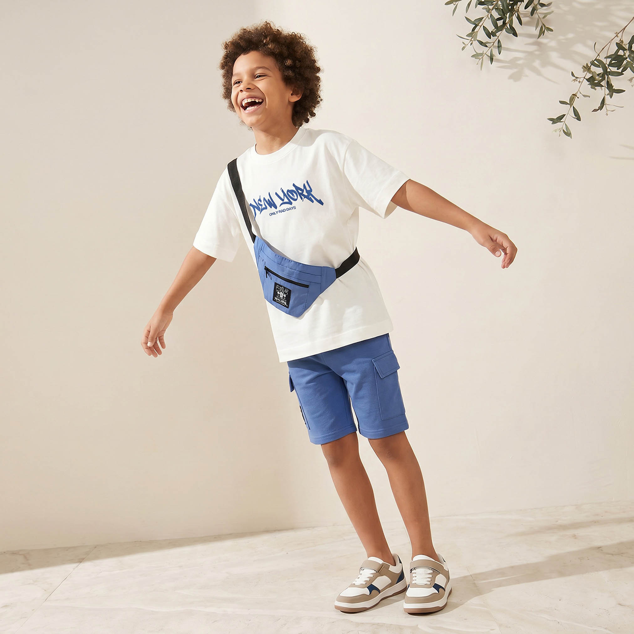 Juniors Crew Neck Short Sleeves T-shirt and Shorts Set with Bag Applique-boys-clothing-setsandcoords-image-2