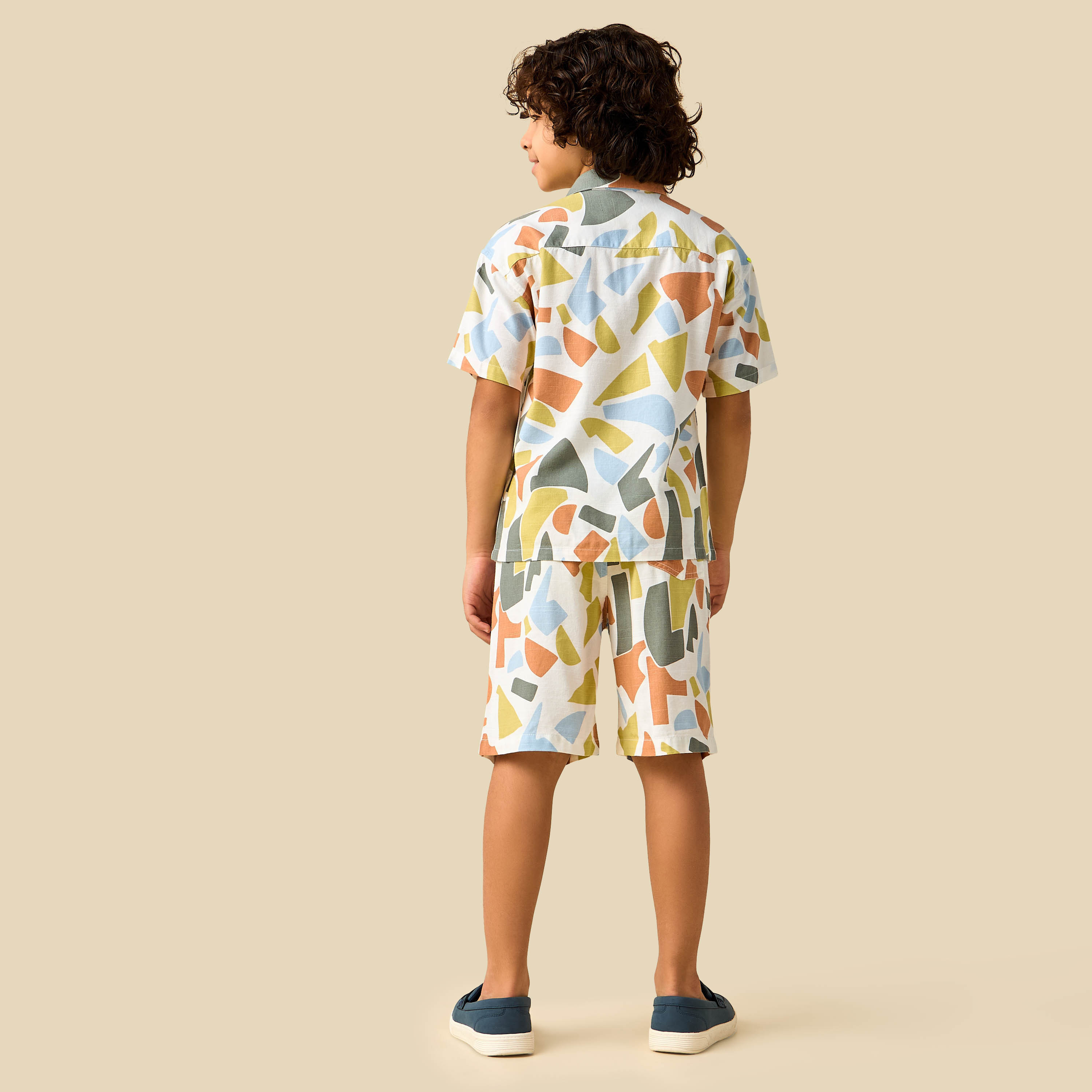 Juniors Camp Collar Short Sleeves Shirt and Shorts Set with Abstract Print-boys-clothing-setsandcoords-image-4