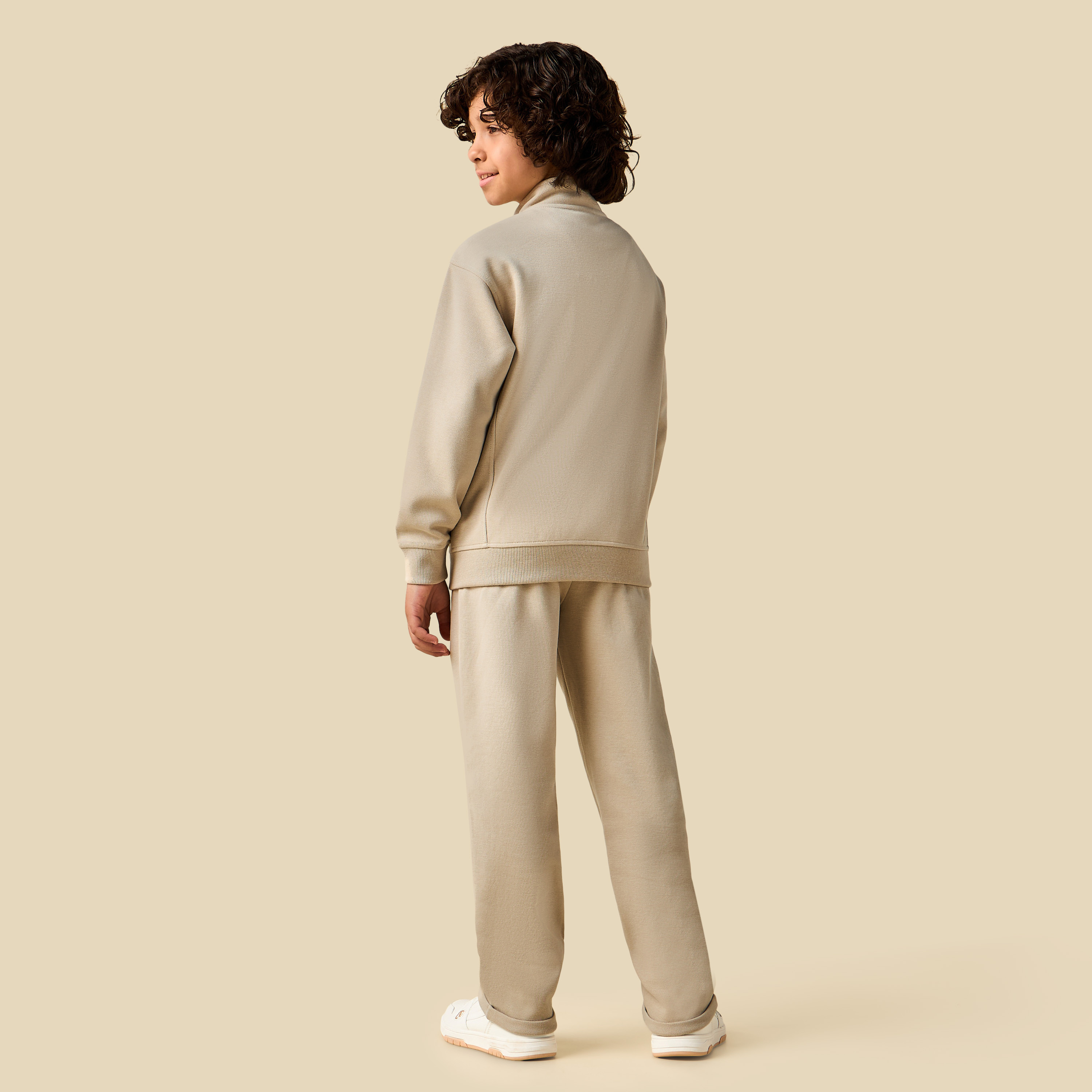 طقم جاكيت بياقة عالية وأكمام طويلة وبنطلون رياضي بتفاصيل لوح من جونيورز-boys-clothing-setsandcoords-image-4
