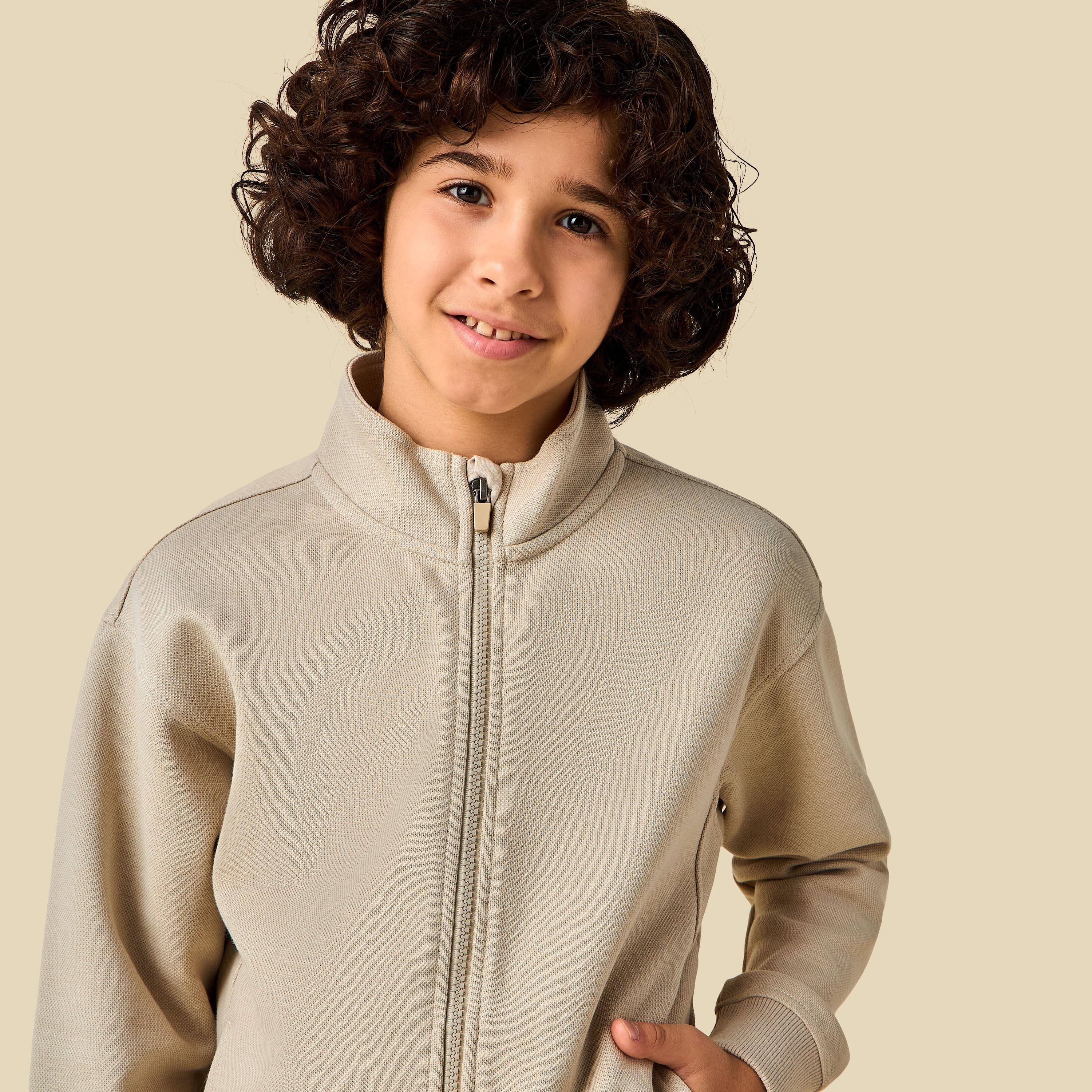 طقم جاكيت بياقة عالية وأكمام طويلة وبنطلون رياضي بتفاصيل لوح من جونيورز-boys-clothing-setsandcoords-image-6