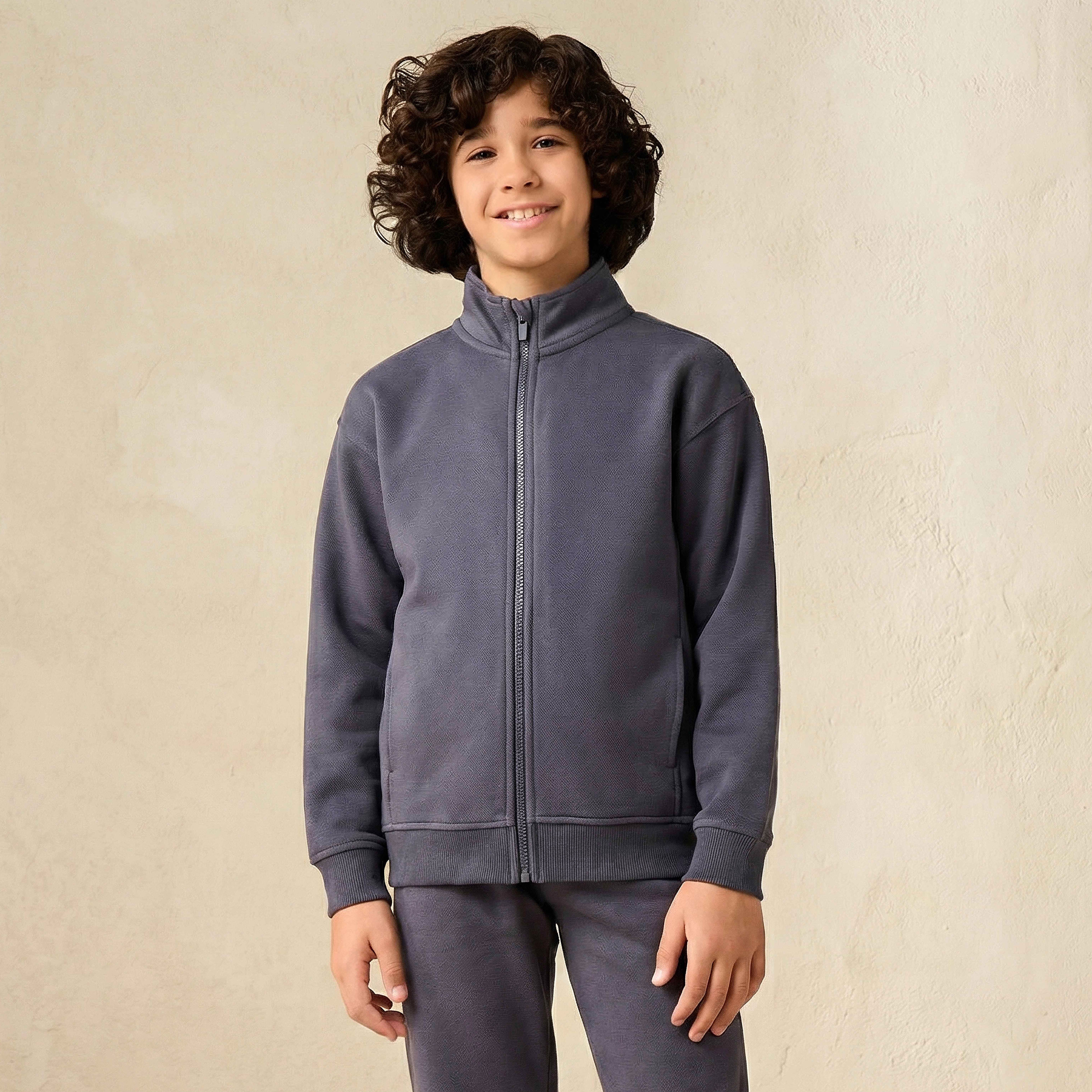 طقم جاكيت بياقة عالية وأكمام طويلة وبنطلون رياضي بتفاصيل لوح من جونيورز-boys-clothing-setsandcoords-image-6