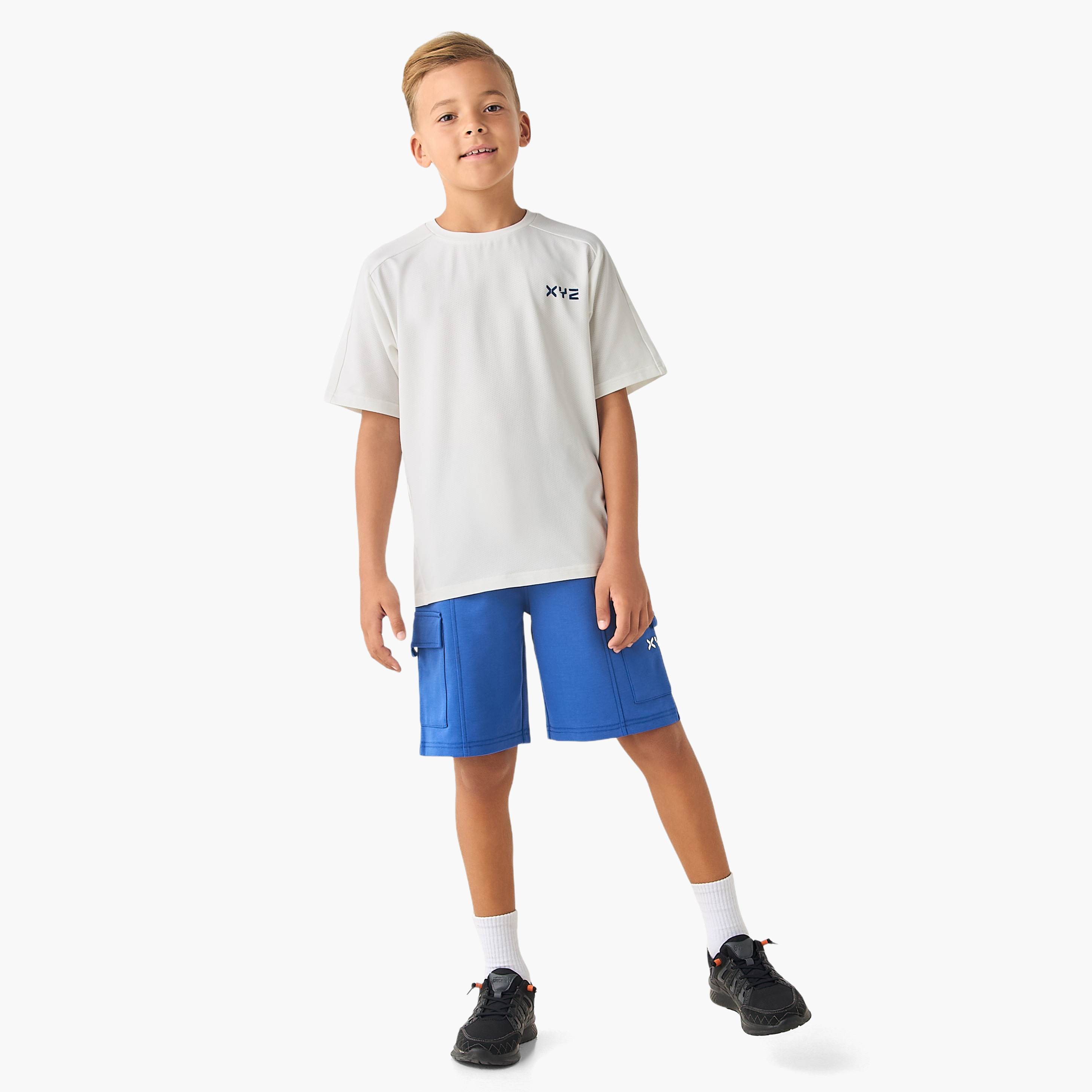 تيشيرت بأكمام قصيرة وبياقة ضيقة وتصميم بارز الملمس من إكس واي زي-boys-clothing-sportswear-tops-image-4