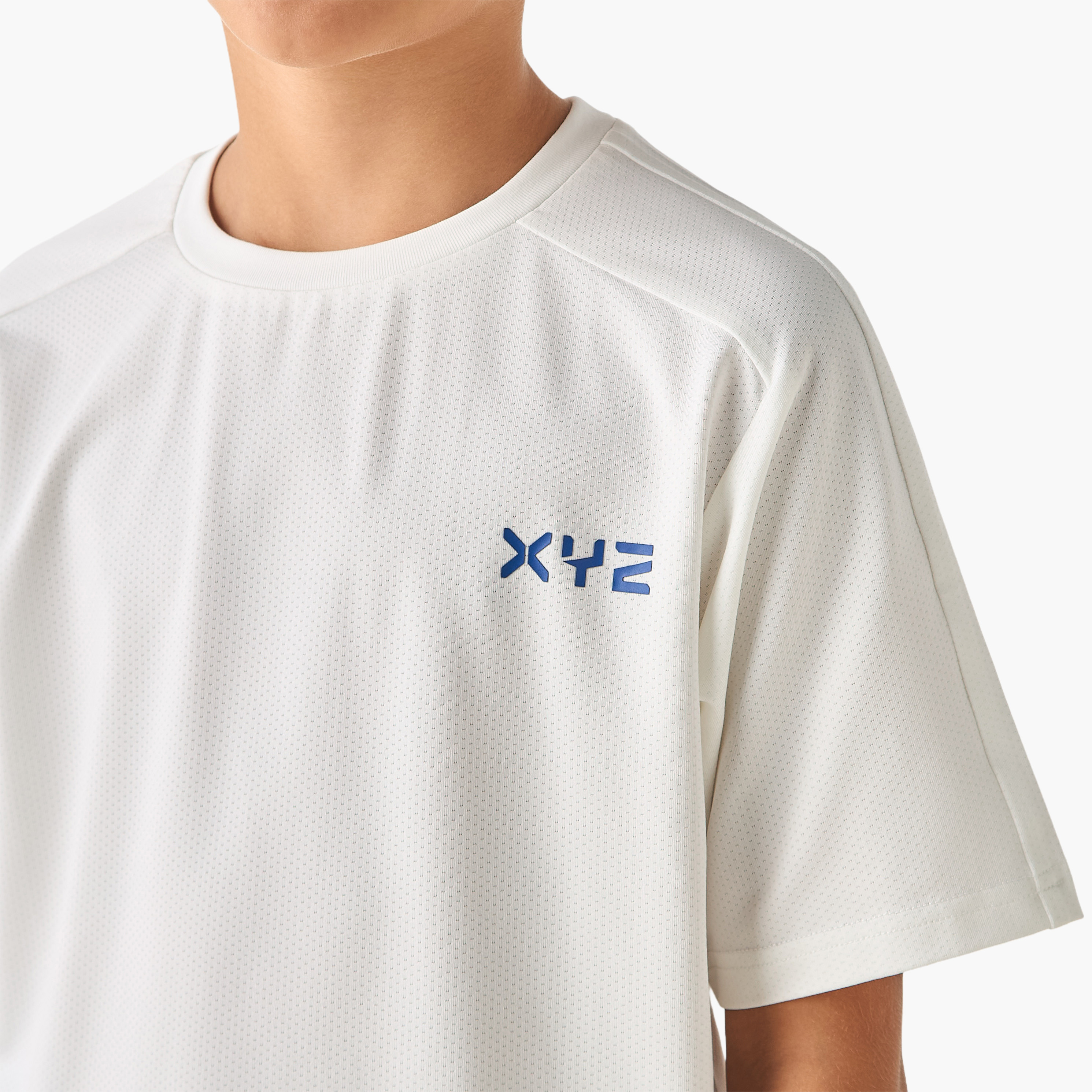 تيشيرت بأكمام قصيرة وبياقة ضيقة وتصميم بارز الملمس من إكس واي زي-boys-clothing-sportswear-tops-image-2