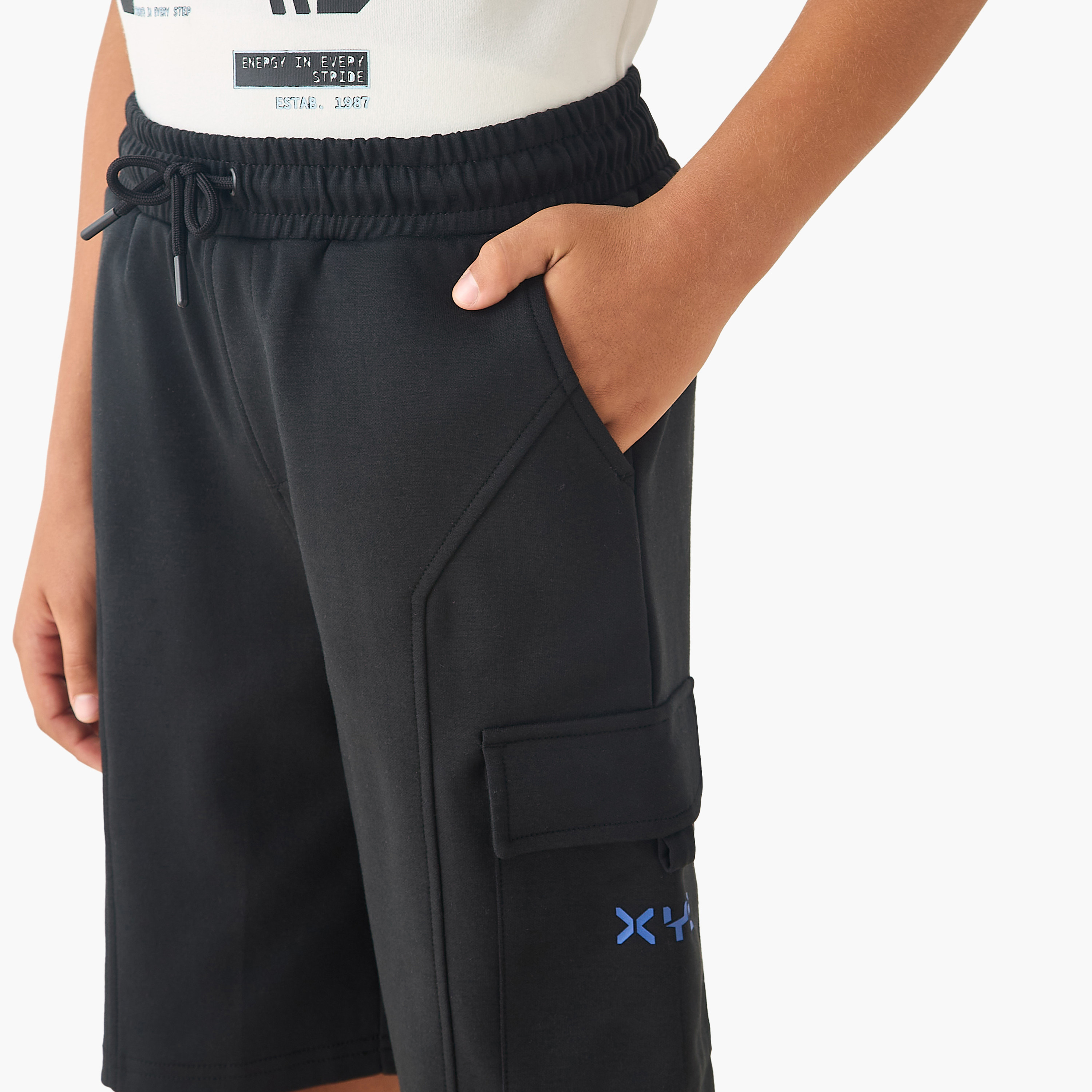 شورت بجيوب كارجو وخصر مطاطي برباط من إكس واي زد-sports-boys-clothing-bottoms-shorts-image-2