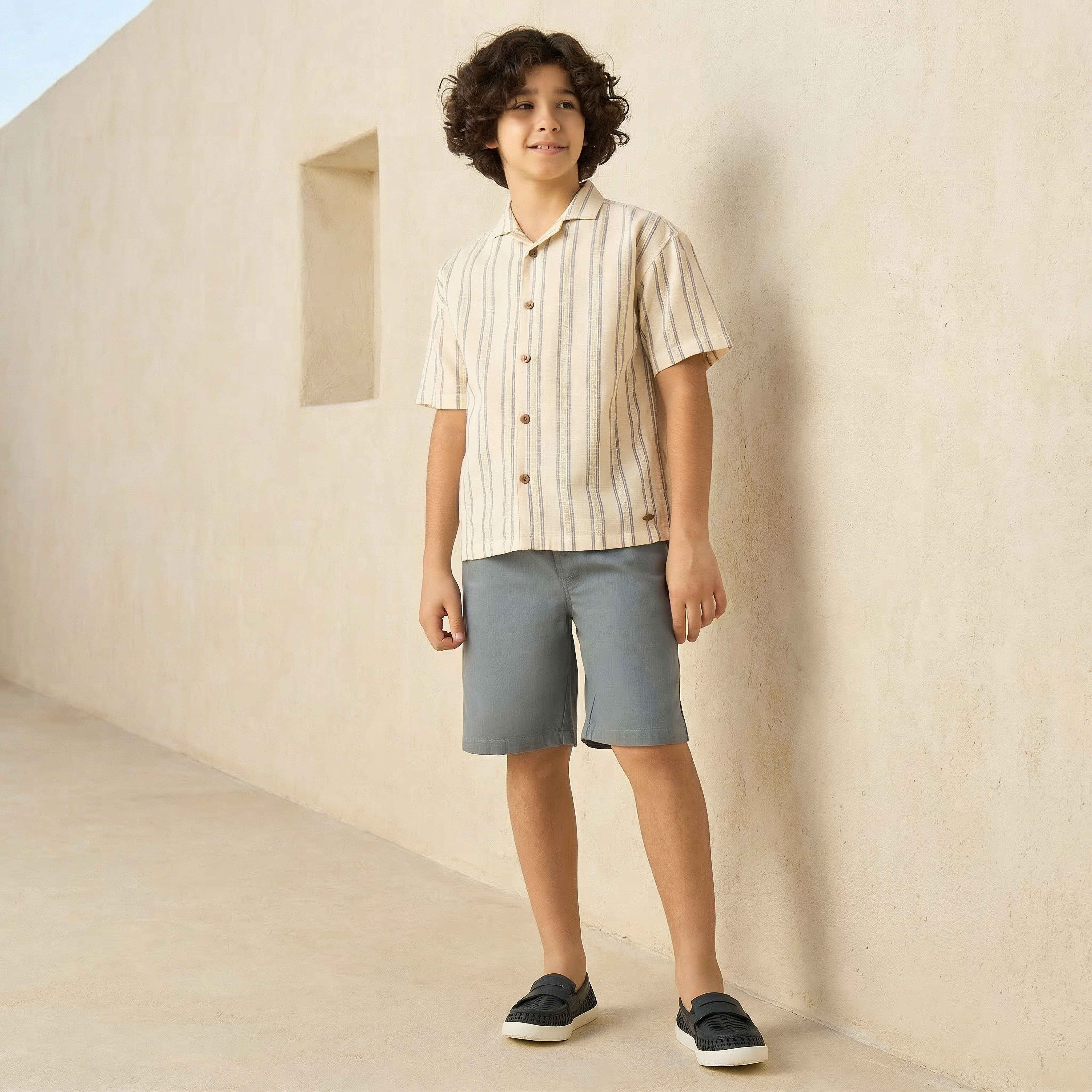 طقم شورت برباط إغلاق وقميص بياقة كامب وأكمام قصيرة من إليجو-boys-clothing-setsandcoords-image-1