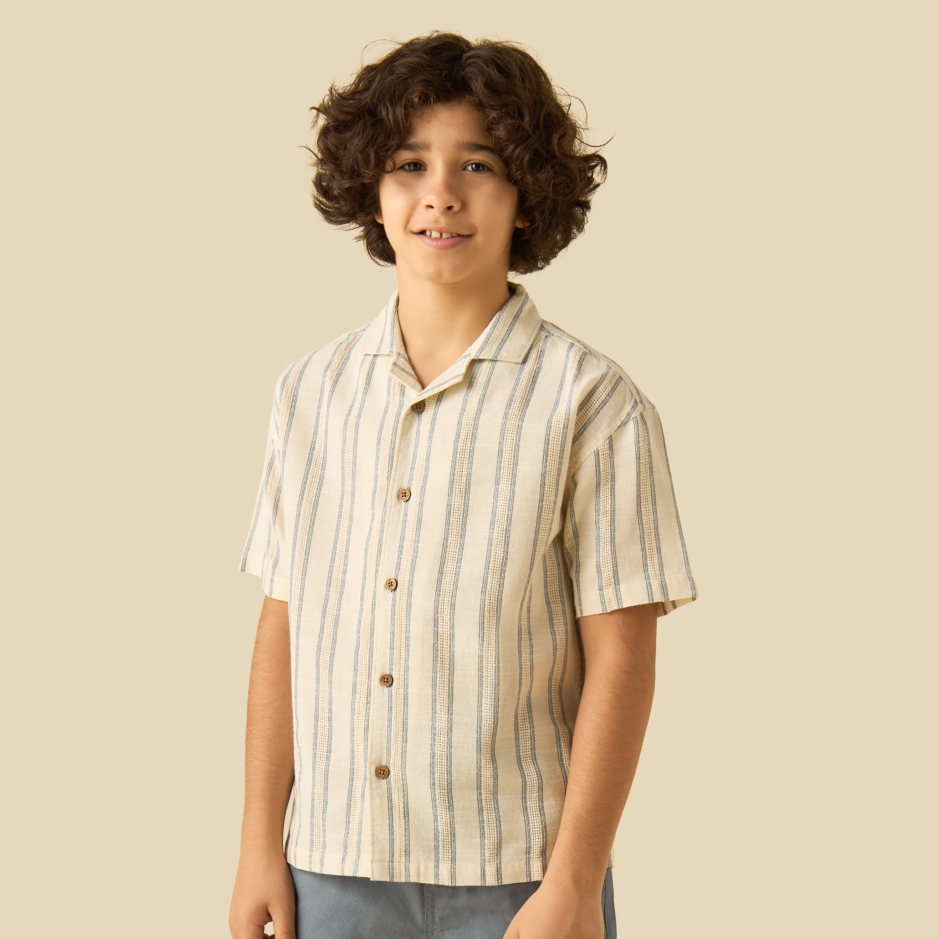 طقم شورت برباط إغلاق وقميص بياقة كامب وأكمام قصيرة من إليجو-boys-clothing-setsandcoords-image-2