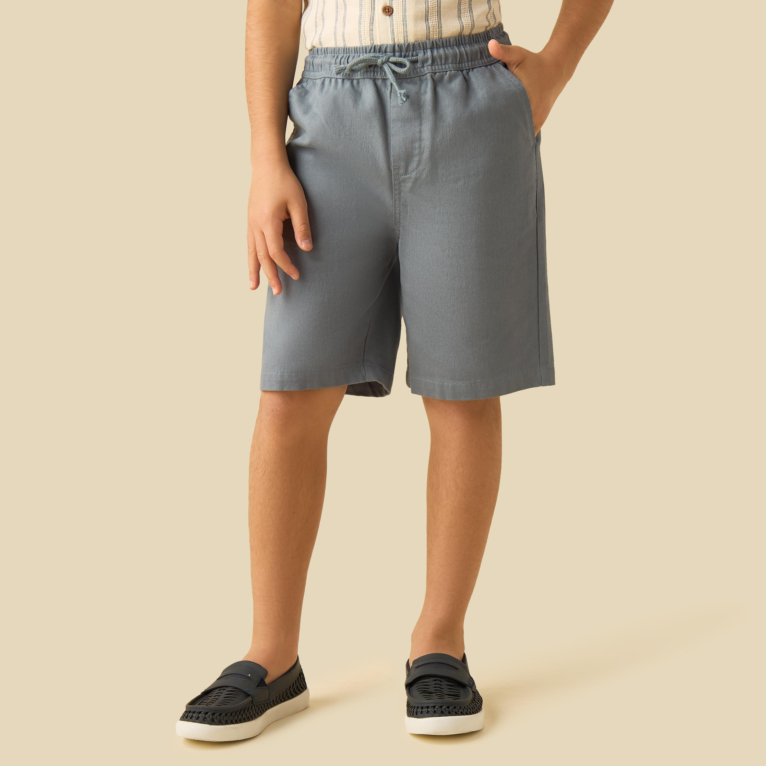 طقم شورت برباط إغلاق وقميص بياقة كامب وأكمام قصيرة من إليجو-boys-clothing-setsandcoords-image-3