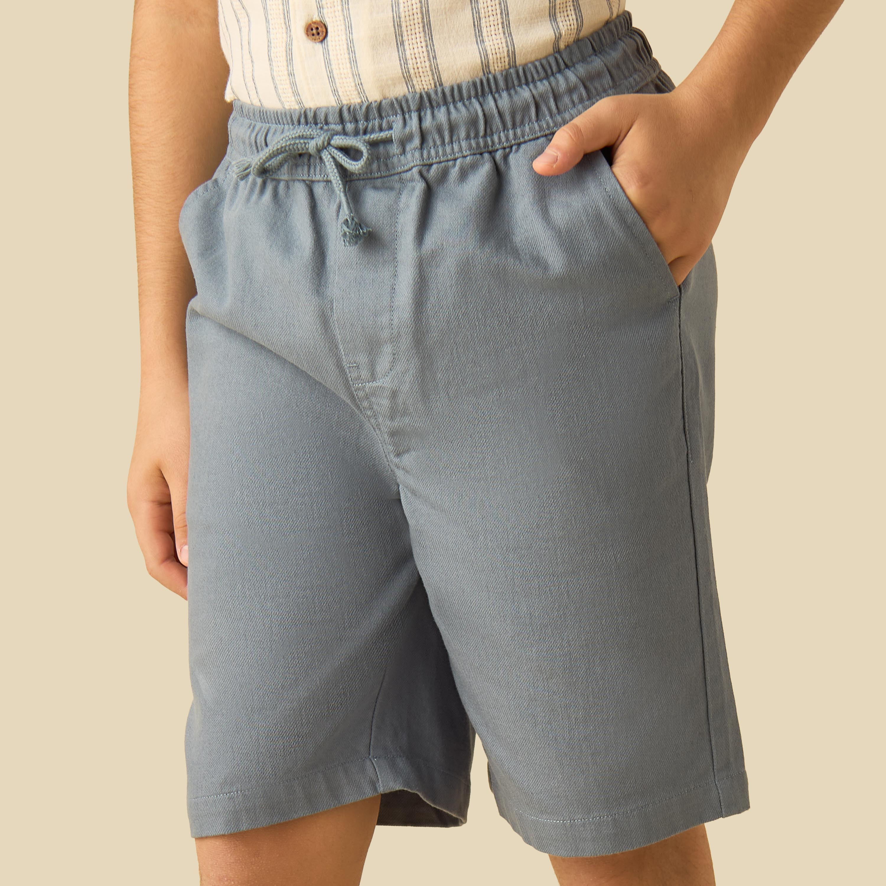 طقم شورت برباط إغلاق وقميص بياقة كامب وأكمام قصيرة من إليجو-boys-clothing-setsandcoords-image-5