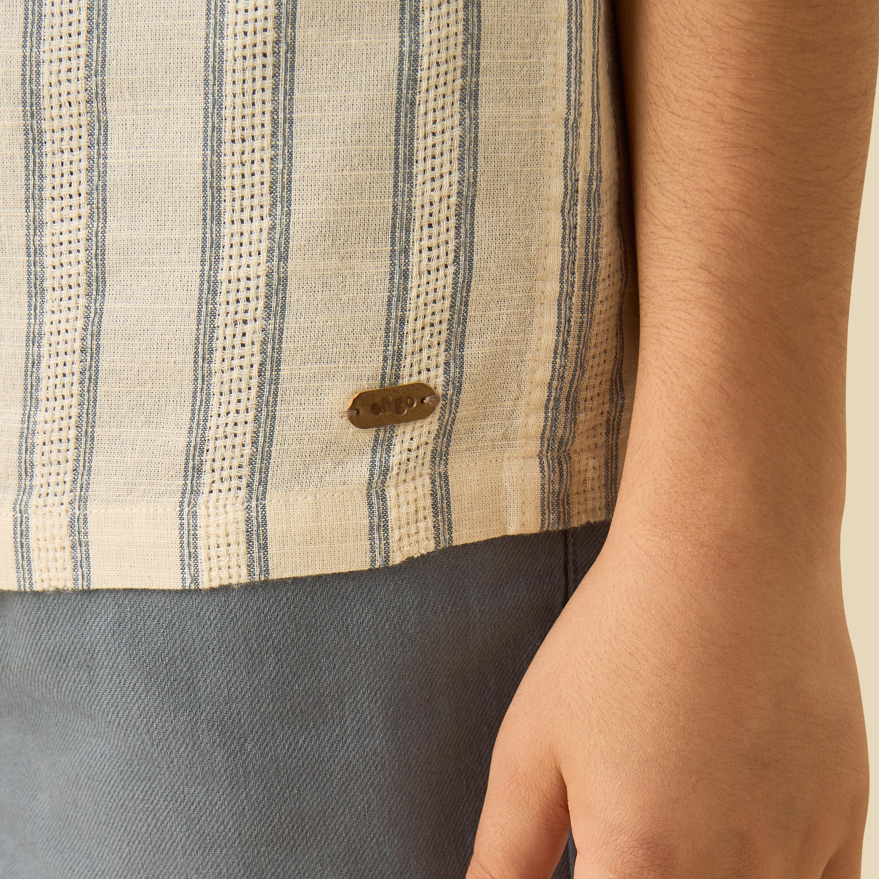 طقم شورت برباط إغلاق وقميص بياقة كامب وأكمام قصيرة من إليجو-boys-clothing-setsandcoords-image-6