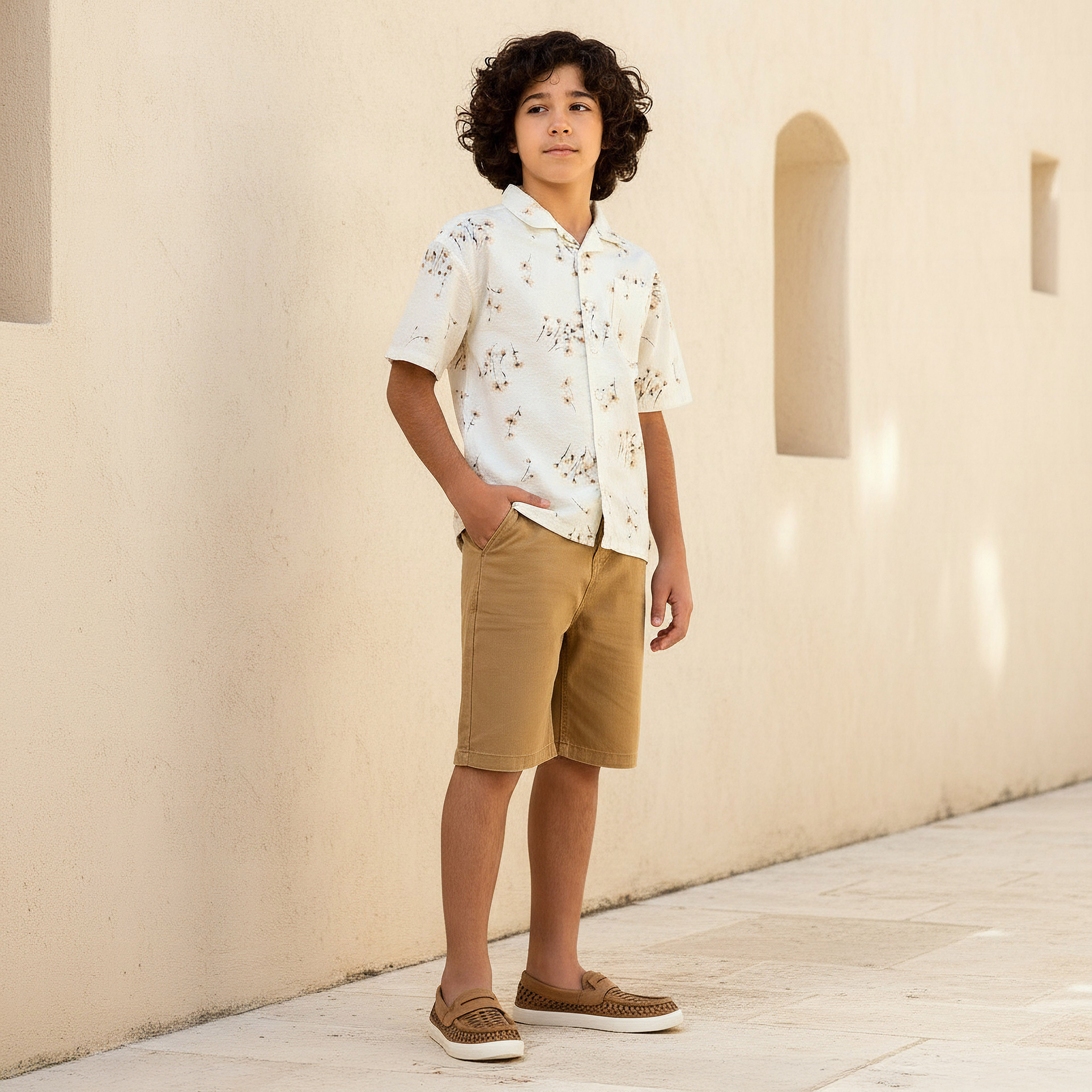 طقم شورت بطبعات زهرية وقميص بياقة كامب وأكمام قصيرة من إليجو -boys-clothing-setsandcoords-image-1