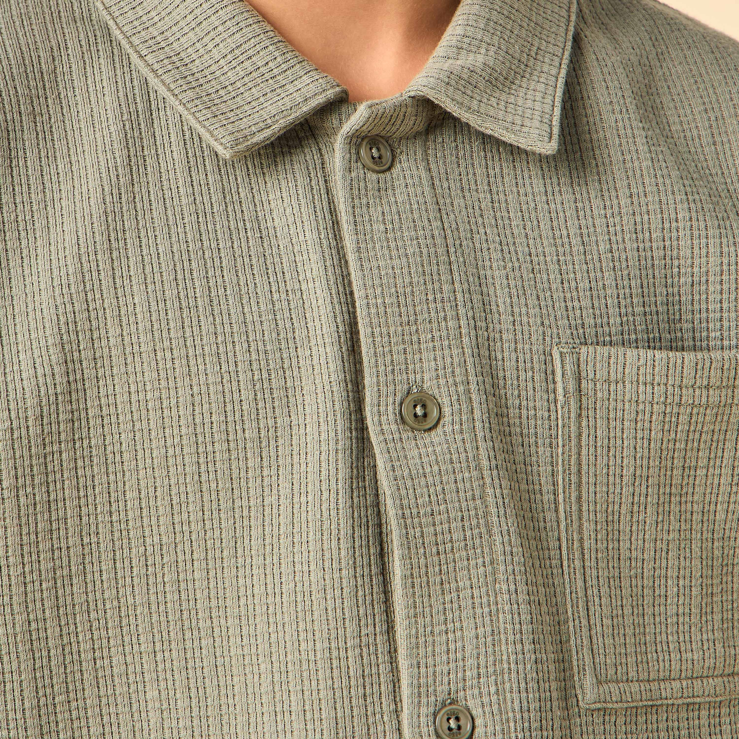 طقم شورت بجيوب وقميص بياقة عادية وأكمام قصيرة من إليجو-boys-clothing-setsandcoords-image-2