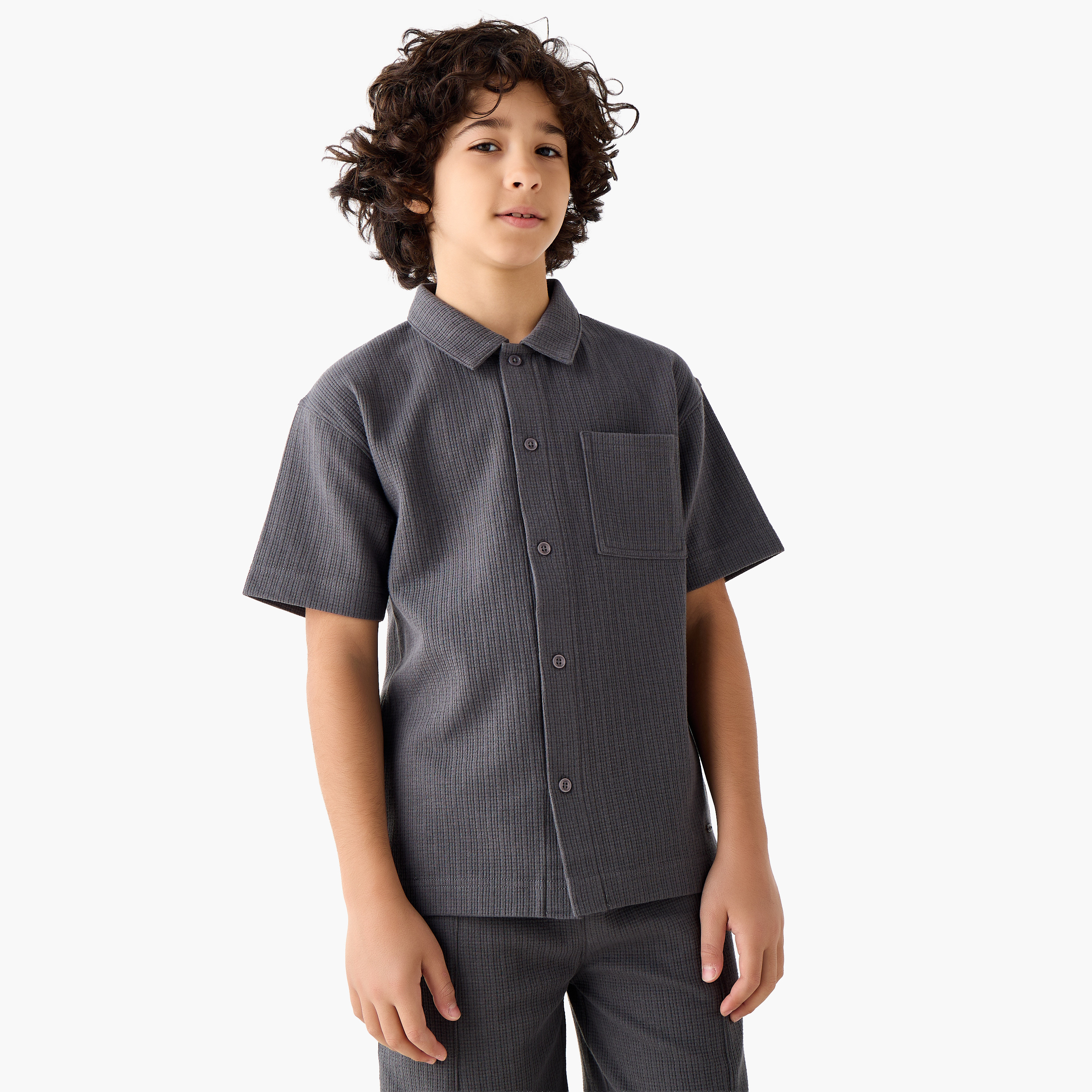 طقم شورت بارز الملمس وقميص بياقة عادية وأكمام قصيرة من إليجو -boys-clothing-setsandcoords-image-4