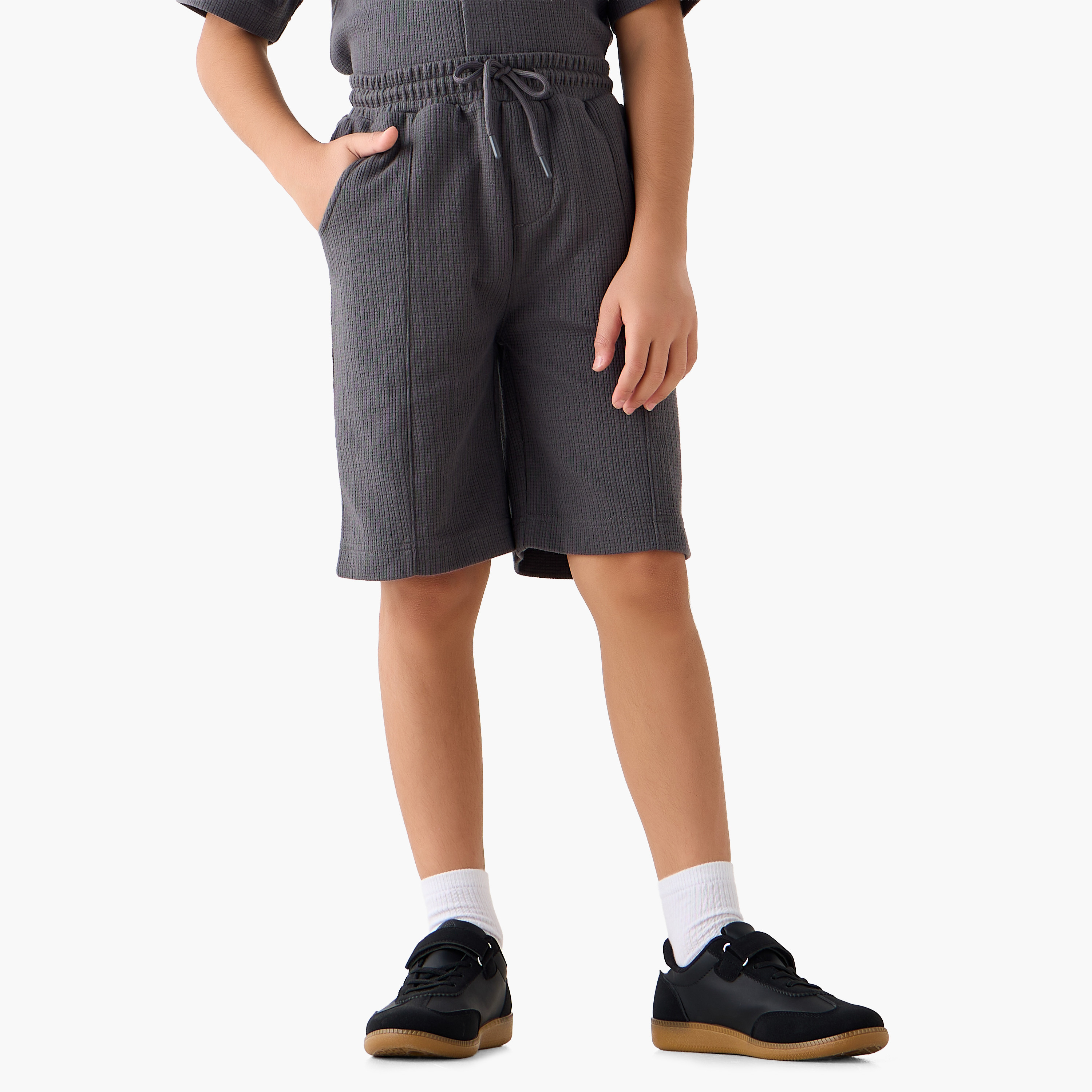 طقم شورت بارز الملمس وقميص بياقة عادية وأكمام قصيرة من إليجو -boys-clothing-setsandcoords-image-5
