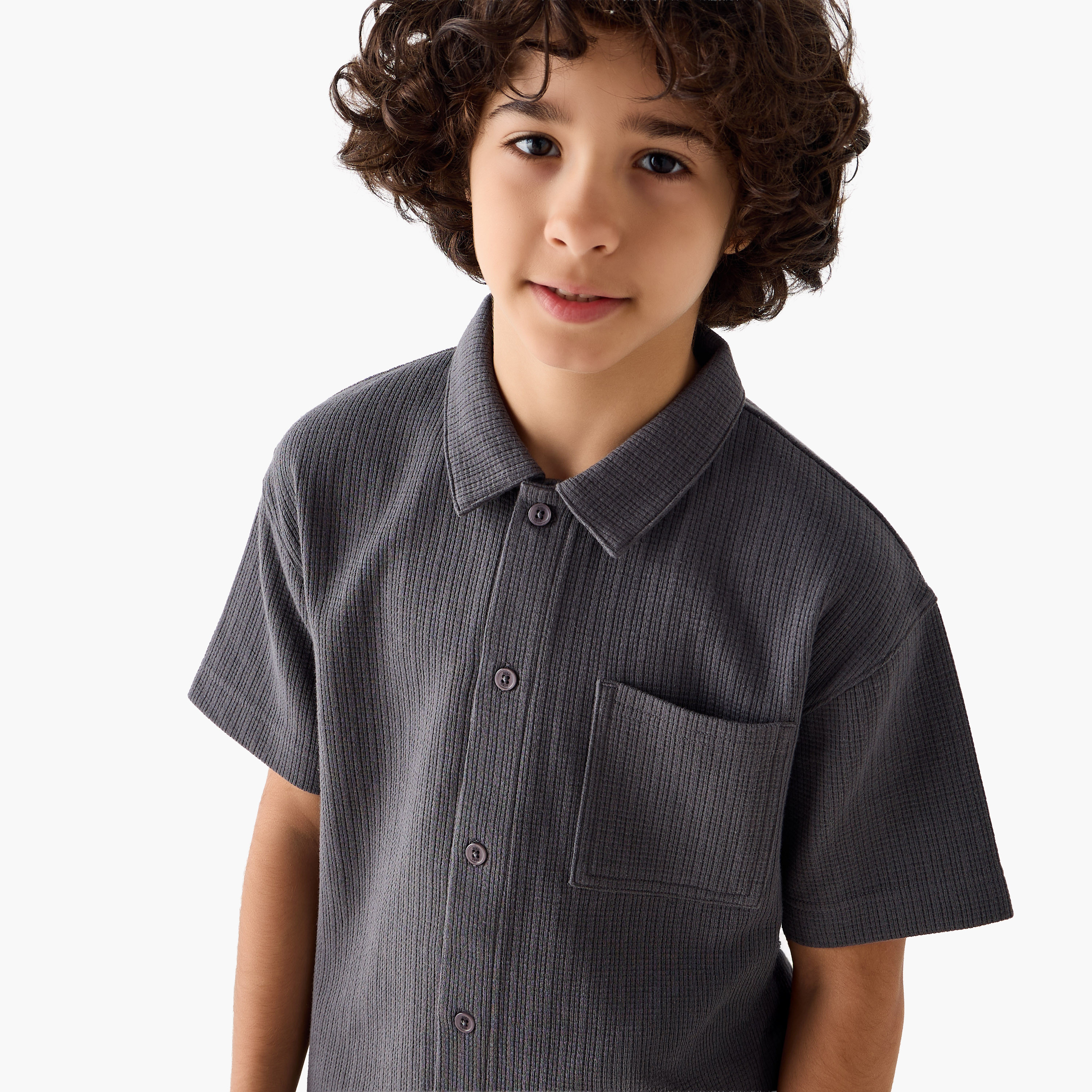 طقم شورت بارز الملمس وقميص بياقة عادية وأكمام قصيرة من إليجو -boys-clothing-setsandcoords-image-6