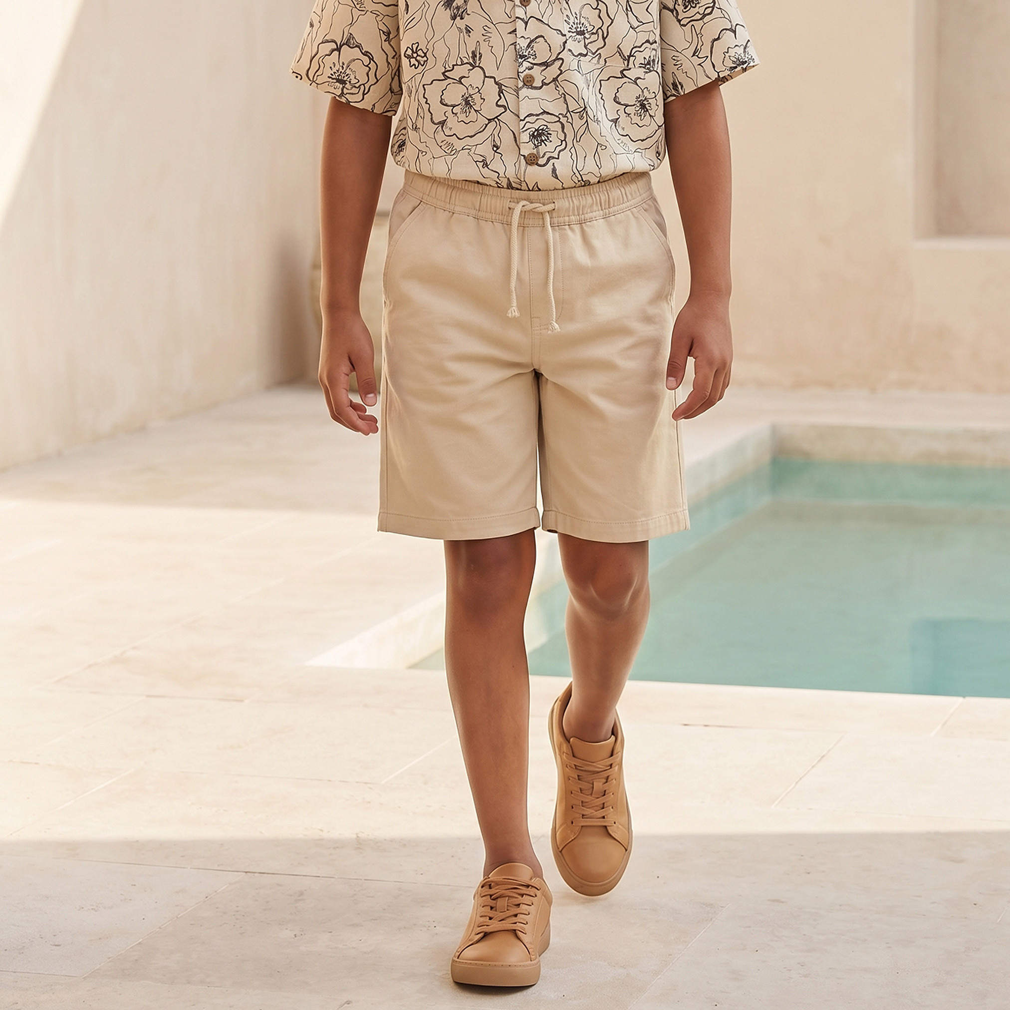 طقم شورت وقميص بياقة كامب وأكمام قصيرة وطبعات زهرية-boys-clothing-setsandcoords-image-4