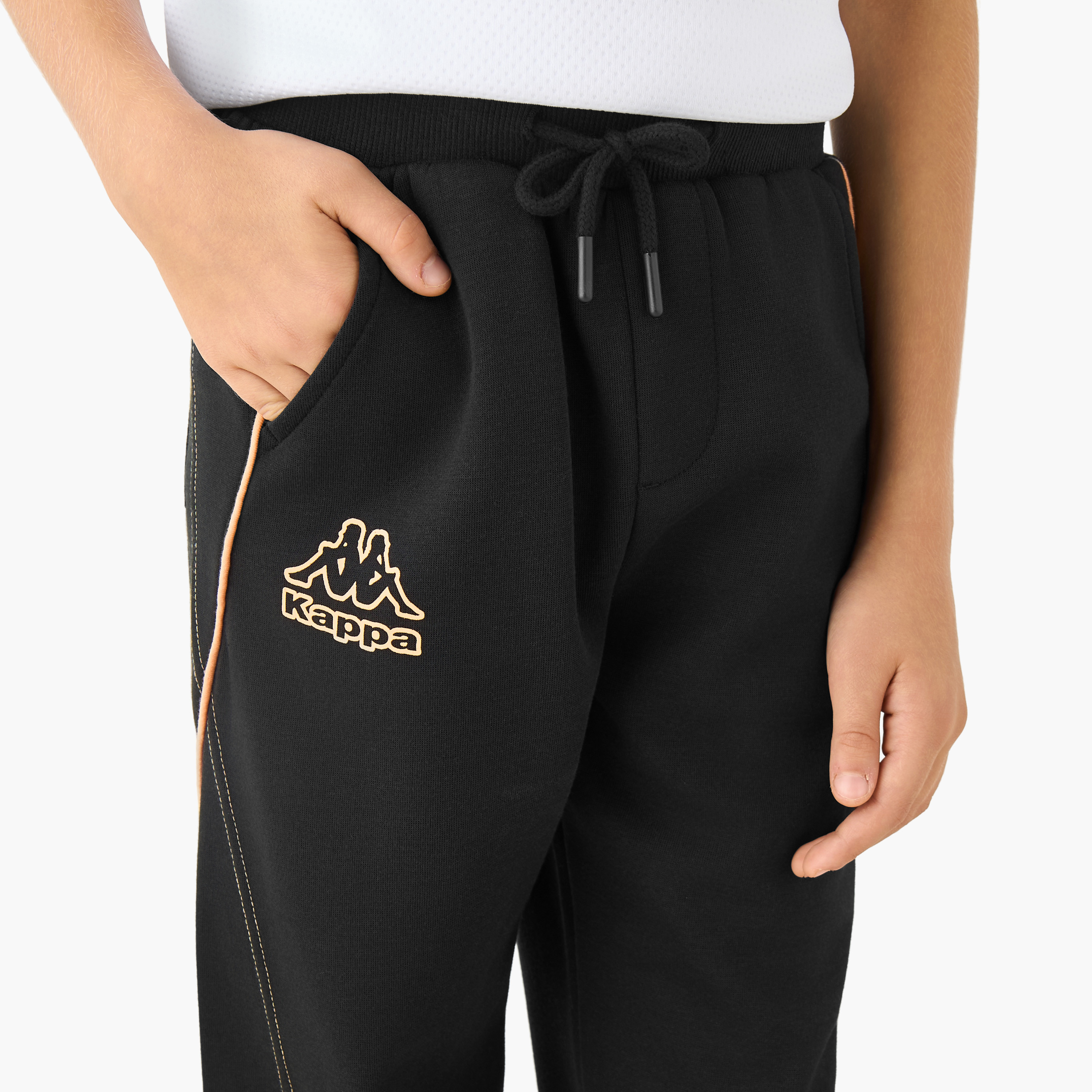 بنطلون رياضي برباط خصر وتصميم شعار من كابا-boys-clothing-bottoms-joggersandtrackpants-image-4