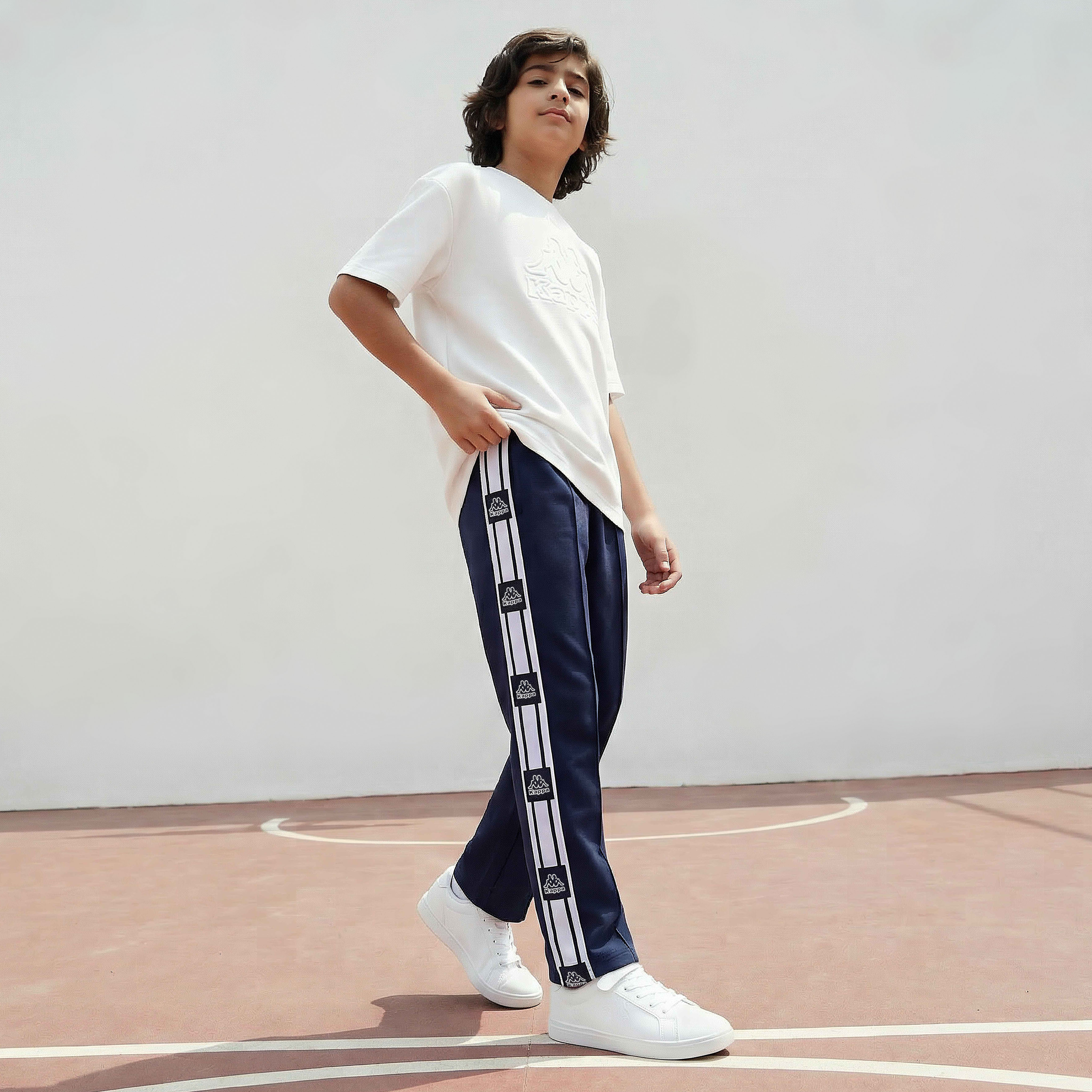 بنطلون رياضي بخصر مطاطي برباط وبتفاصيل شريط من كابا-boys-clothing-bottoms-joggersandtrackpants-image-4