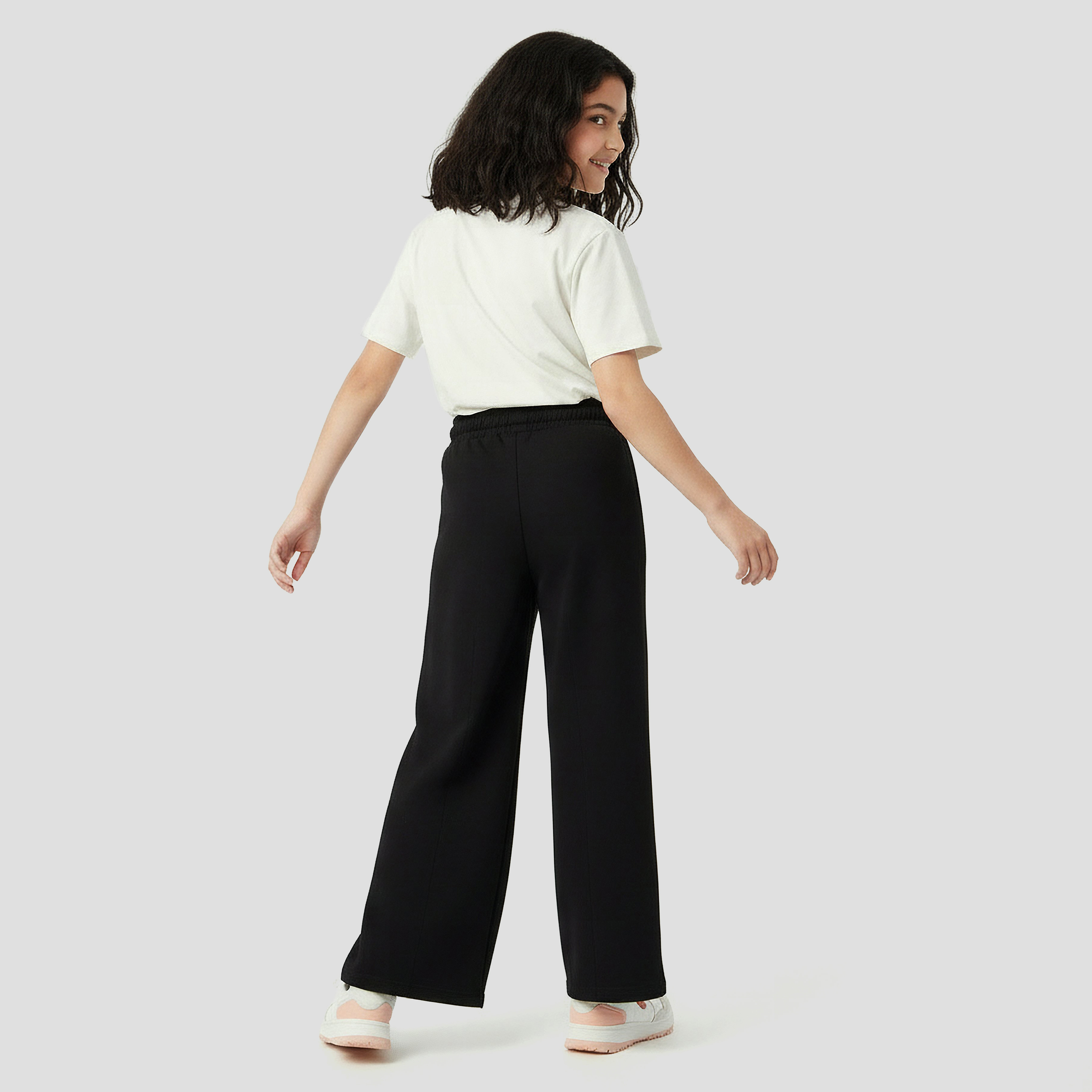 بنطلون رياضي واسع الساقين بخصر برباط وتفاصيل شريط بارز من جونيورز-girls-clothing-bottoms-joggersandtrackpants-image-3