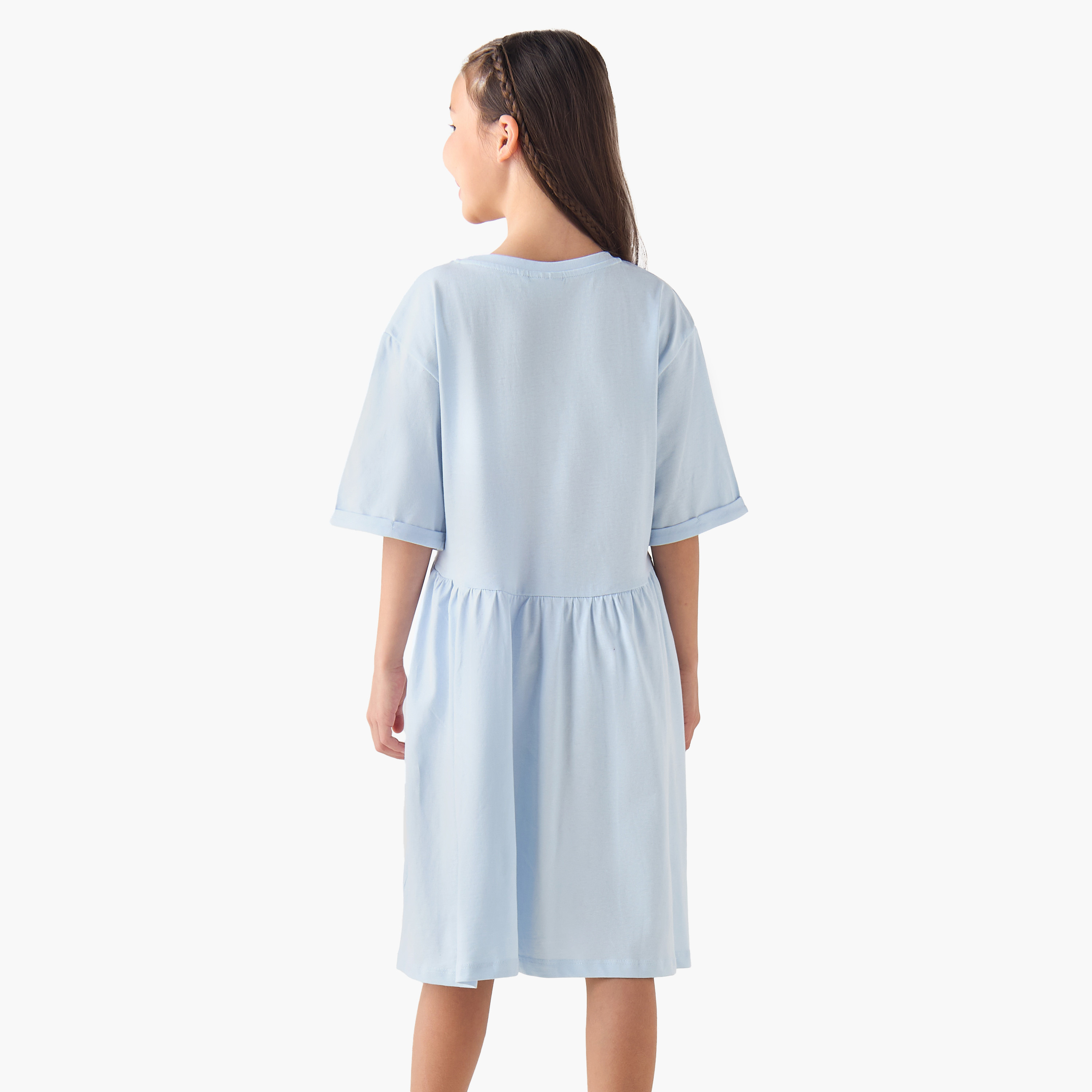 فستان بقصّة إيه لاين بياقة مستديرة وأكمام قصيرة مع تطريز شعار من جونيورز-girls-clothing-dressesandjumpsuits-image-3