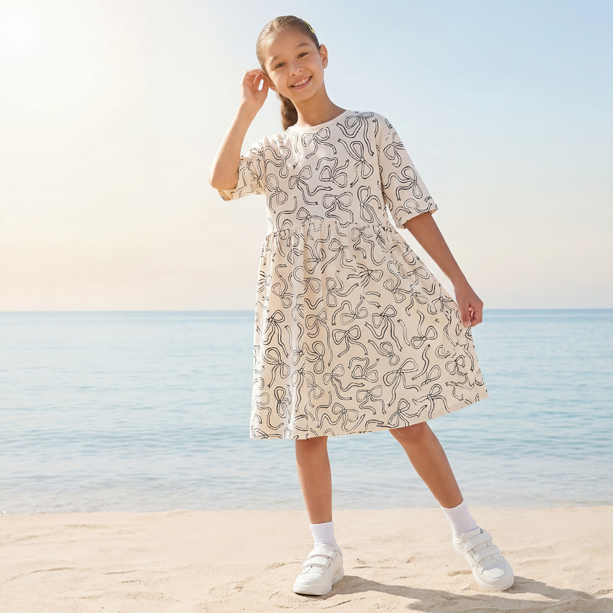 فستان طول الركبة إيه لاين بياقة مستديرة وأكمام قصيرة وطبعات من جونيورز-girls-clothing-dressesandjumpsuits-image-1