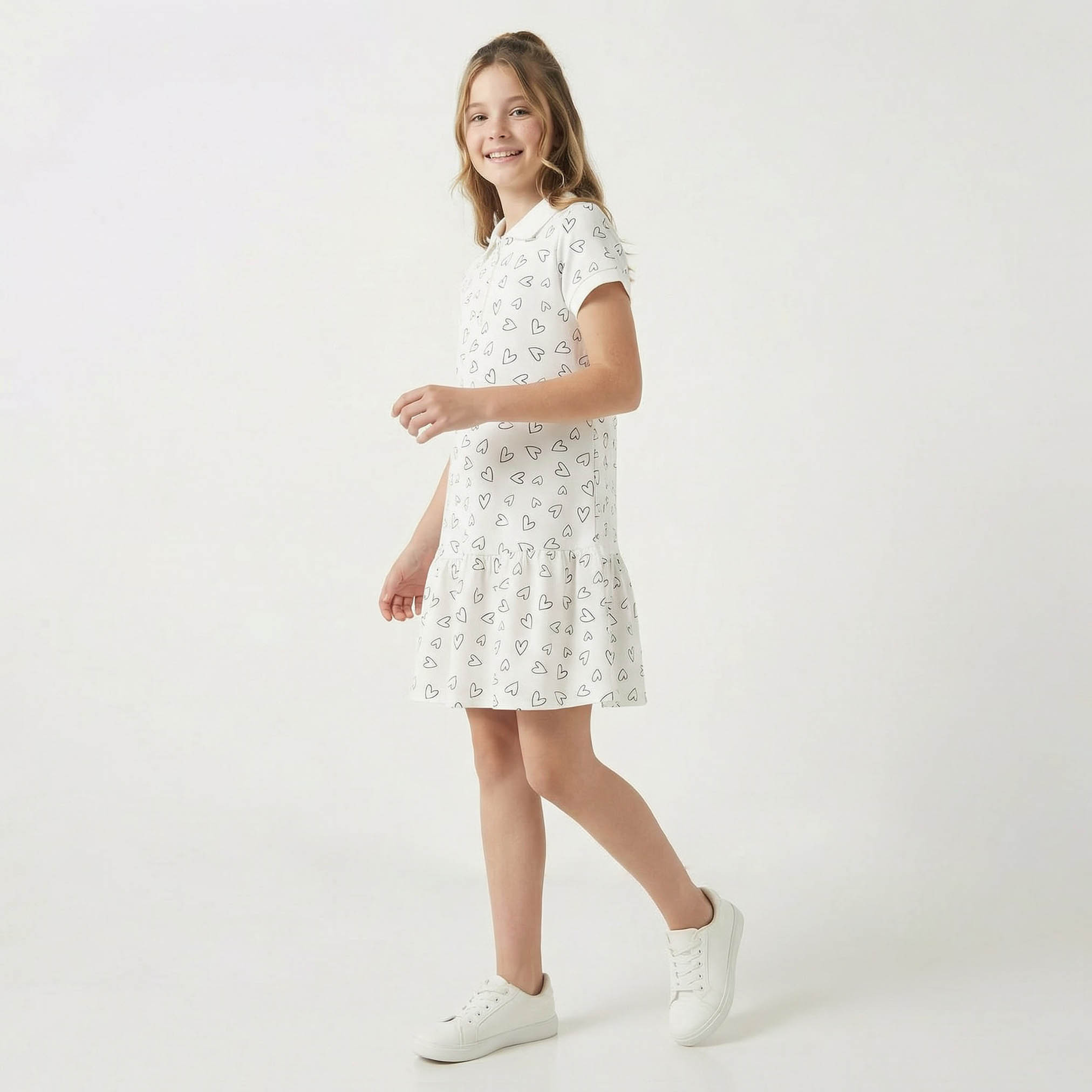 فستان بولو بطول الركبة وياقة وأكمام قصيرة وطبعات قلب من جونيورز-girls-clothing-dressesandjumpsuits-image-4