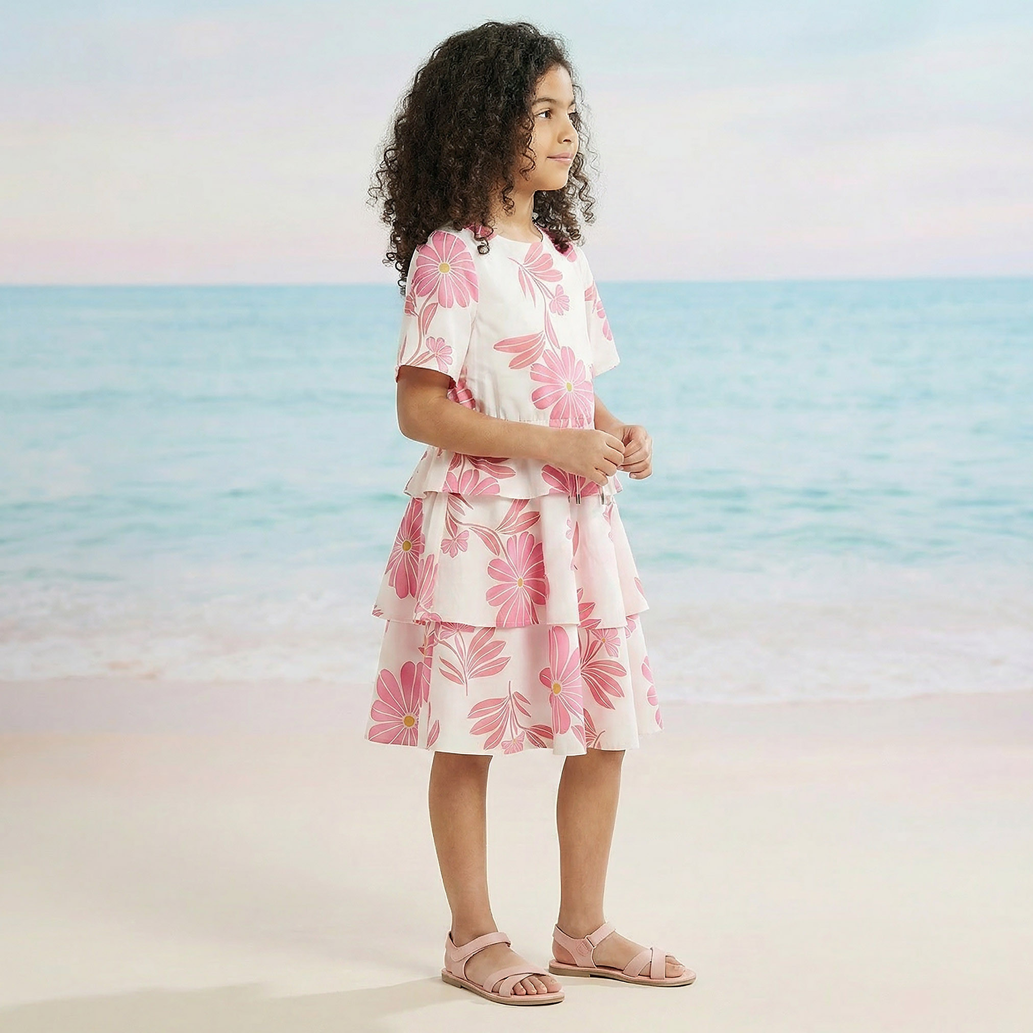 فستان طبقات بطول الركبة وبأكمام قصيرة ورقبة مستديرة وطبعات من جونيورز-girls-clothing-dressesandjumpsuits-image-2