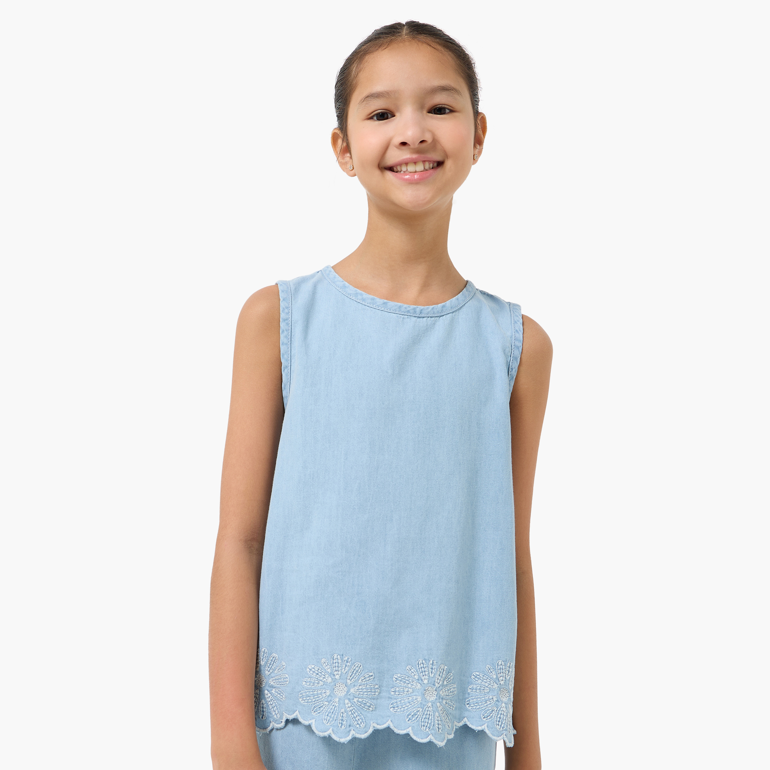 طقم بنطلون وبلوزة برقبة ضيقة ودون أكمام وبتطريزات من جونيورز-girls-clothing-setsandcoords-image-5