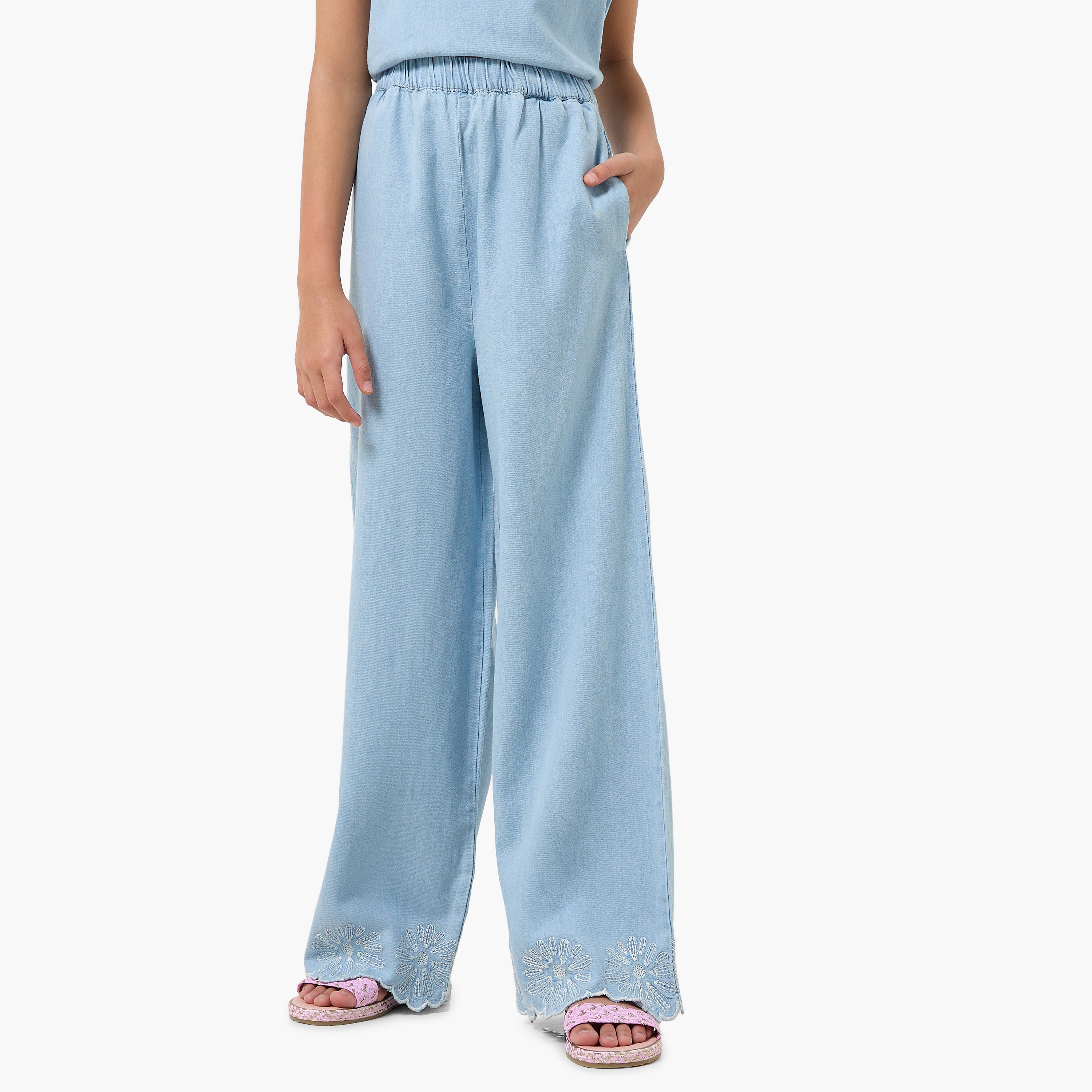 طقم بنطلون وبلوزة برقبة ضيقة ودون أكمام وبتطريزات من جونيورز-girls-clothing-setsandcoords-image-4