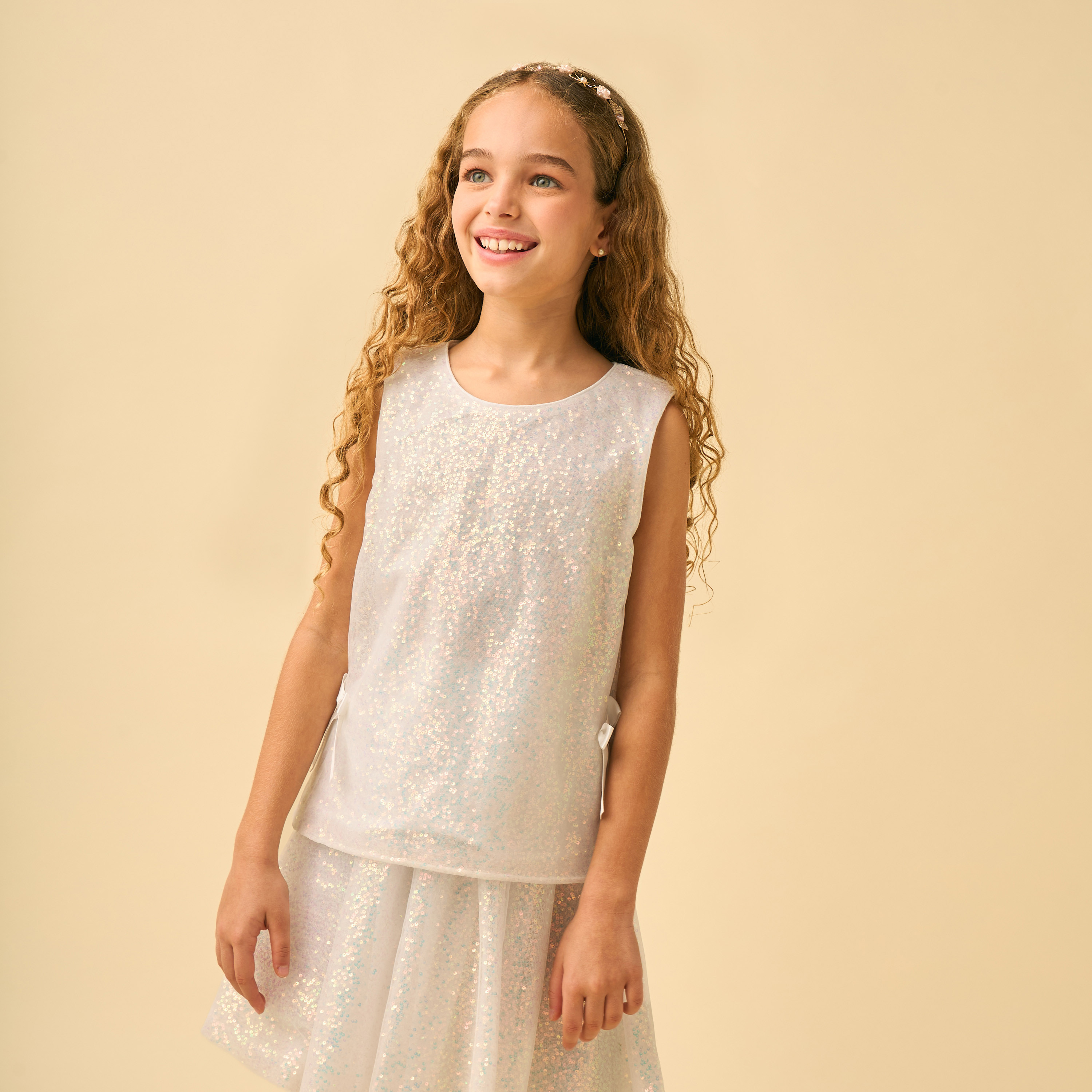 بلوزة بدون أكمام بياقة مستديرة وتزيينات بالترتر من جونيورز-girls-clothing-blousesandshirts-image-5