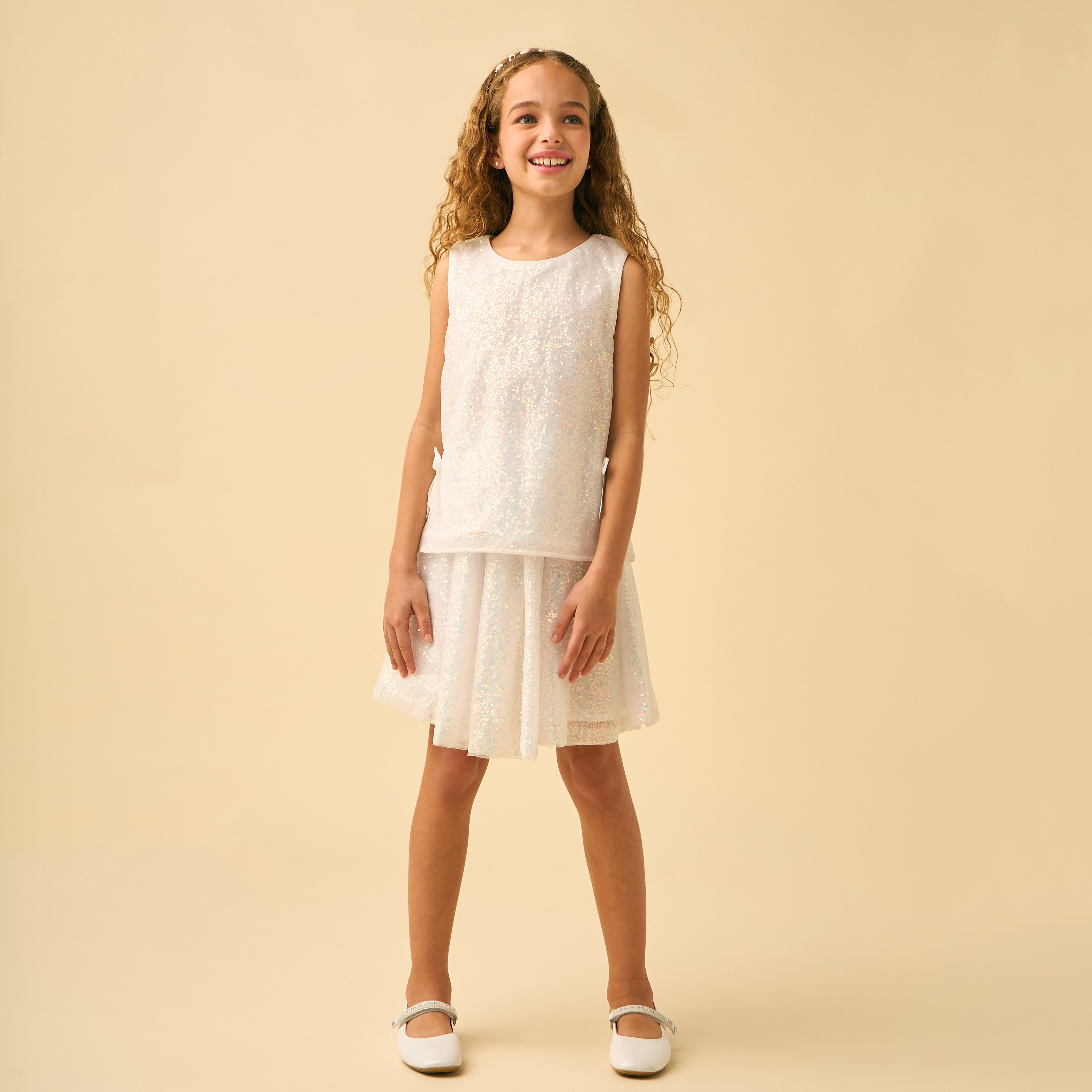 بلوزة بدون أكمام بياقة مستديرة وتزيينات بالترتر من جونيورز-girls-clothing-blousesandshirts-image-4