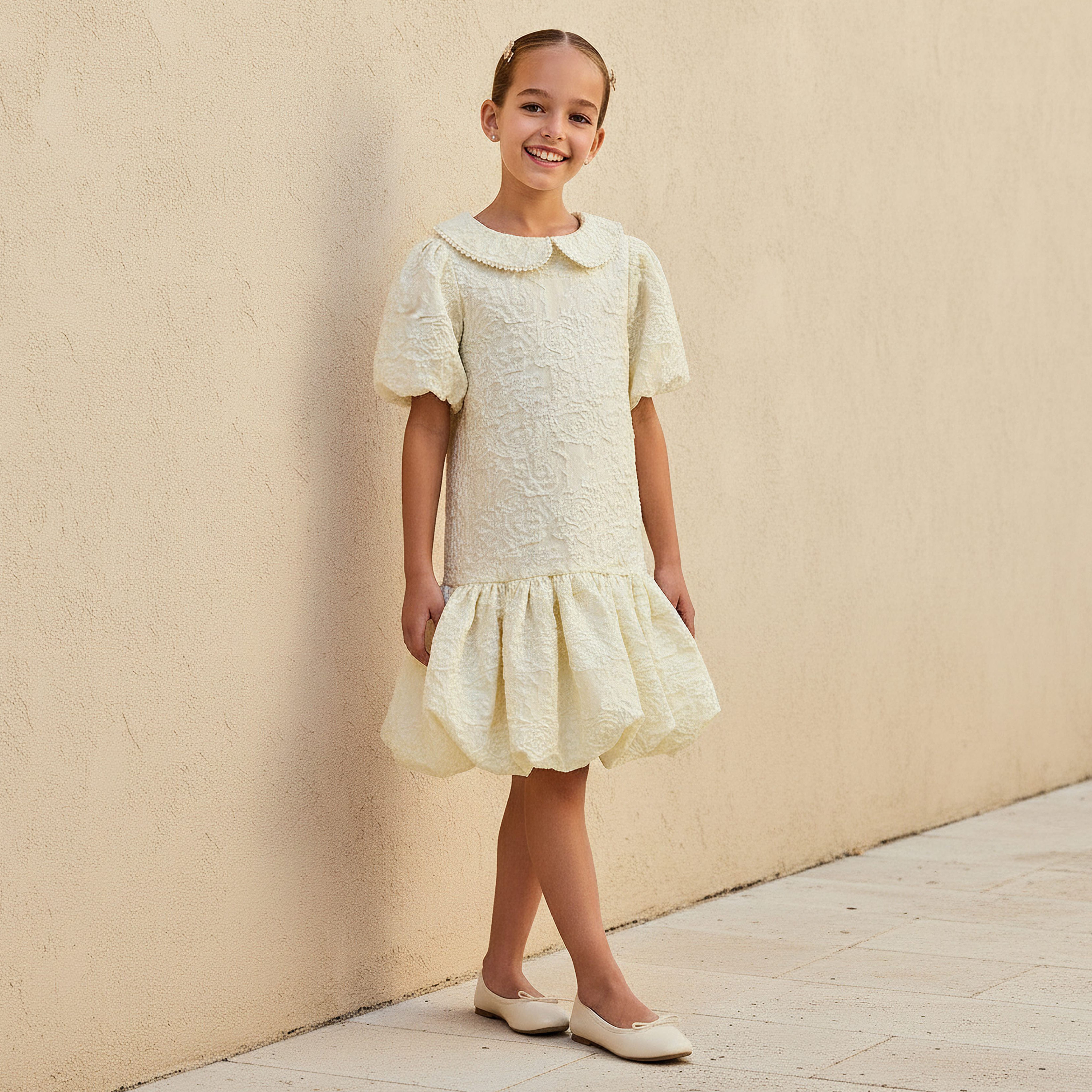 فستان بياقة بيتر بان وأكمام قصيرة وتزيينات لؤلؤ من جونيورز-girls-clothing-dressesandjumpsuits-image-1