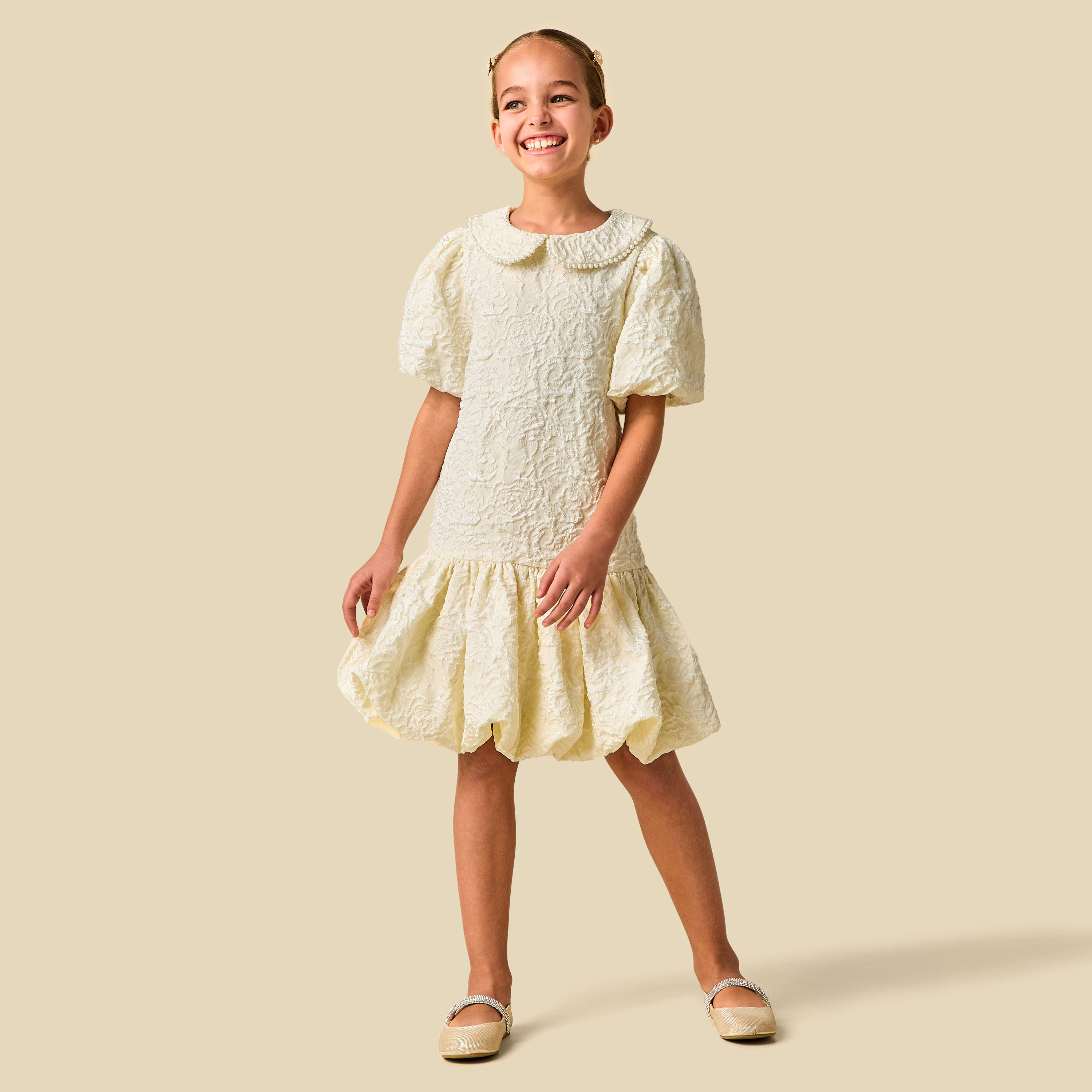 فستان بياقة بيتر بان وأكمام قصيرة وتزيينات لؤلؤ من جونيورز-girls-clothing-dressesandjumpsuits-image-2