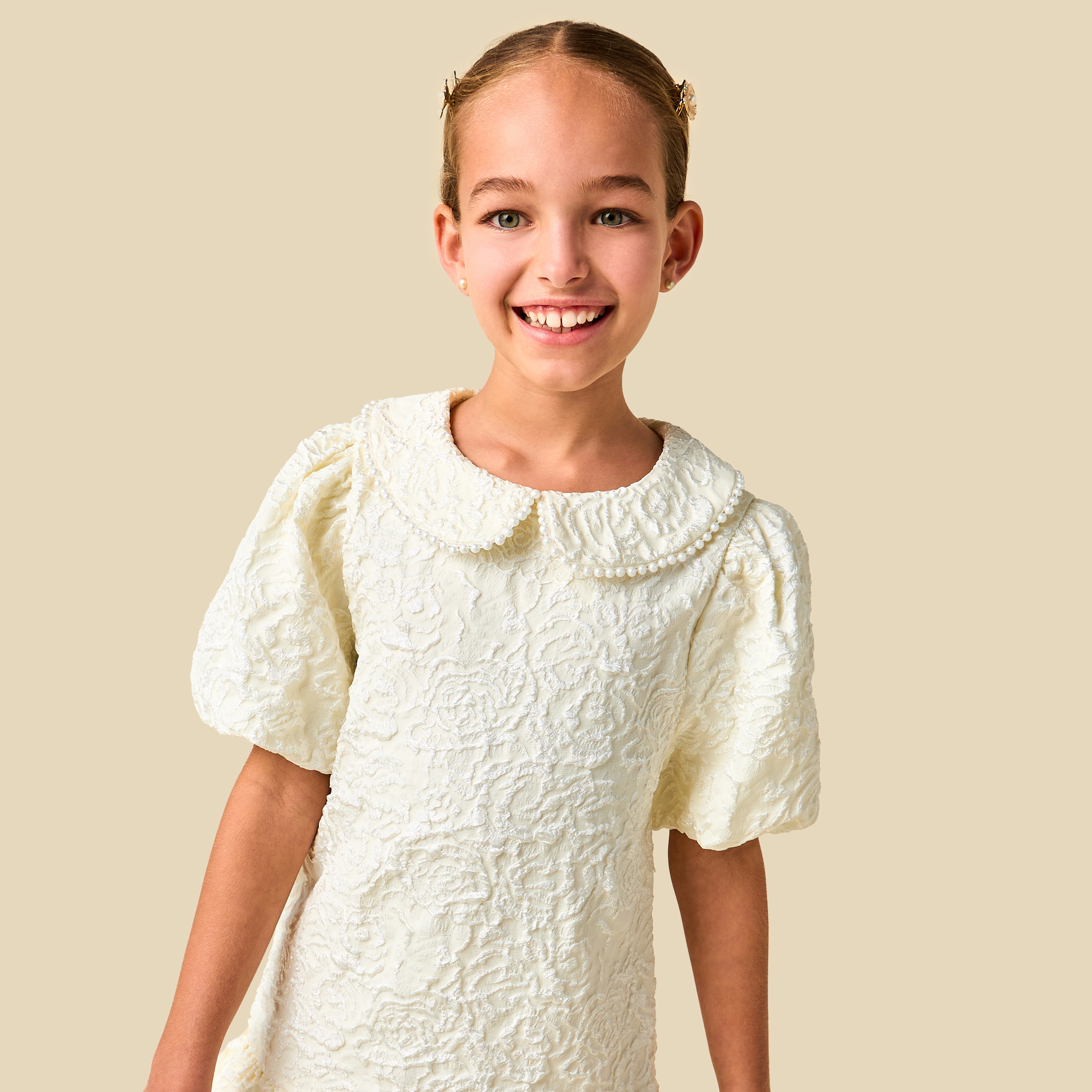 فستان بياقة بيتر بان وأكمام قصيرة وتزيينات لؤلؤ من جونيورز-girls-clothing-dressesandjumpsuits-image-6