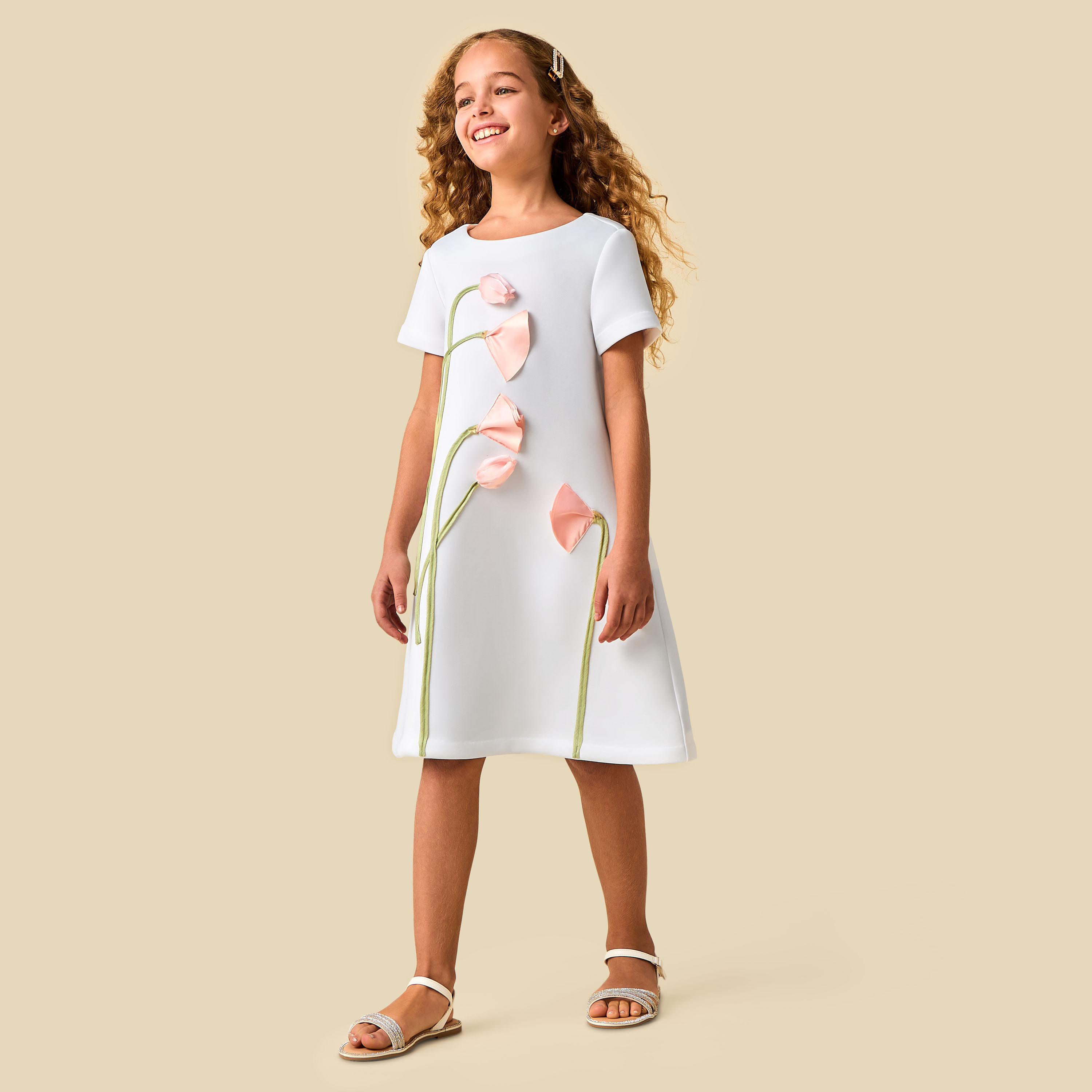 فستان بياقة مستديرة وأكمام قصيرة وزخارف زهرية من جونيورز-girls-clothing-dressesandjumpsuits-image-3
