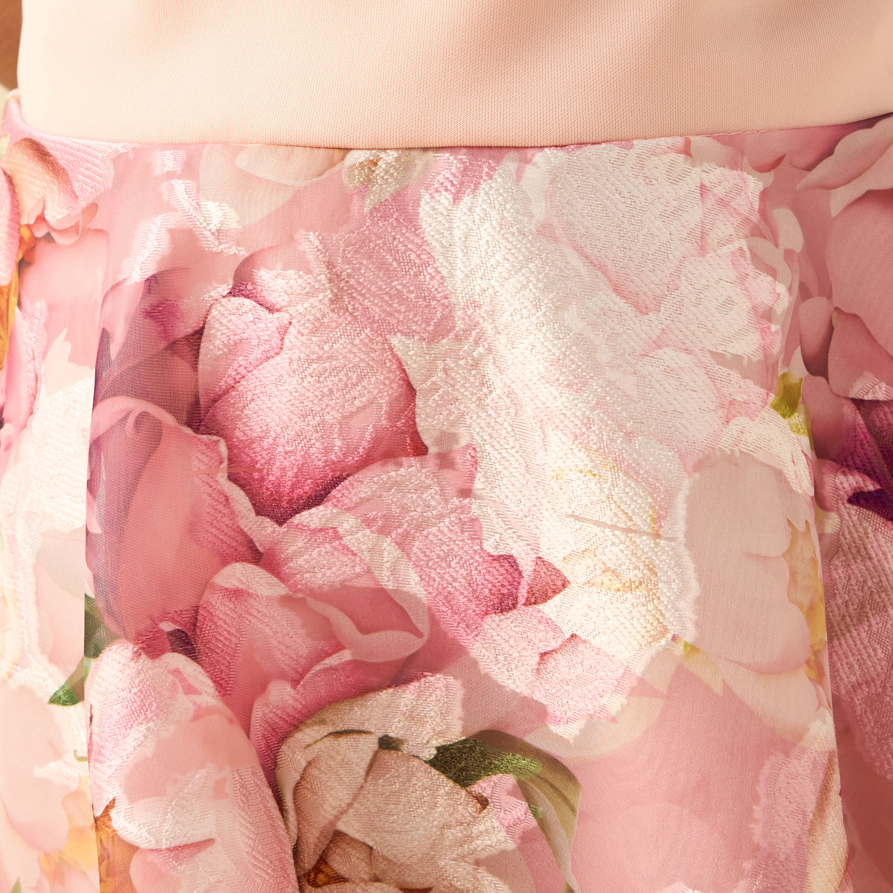 فستان إيه لاين دون أكمام بياقة V وتفاصيل فيونكة وطبعات من جونيورز-girls-clothing-dressesandjumpsuits-image-1