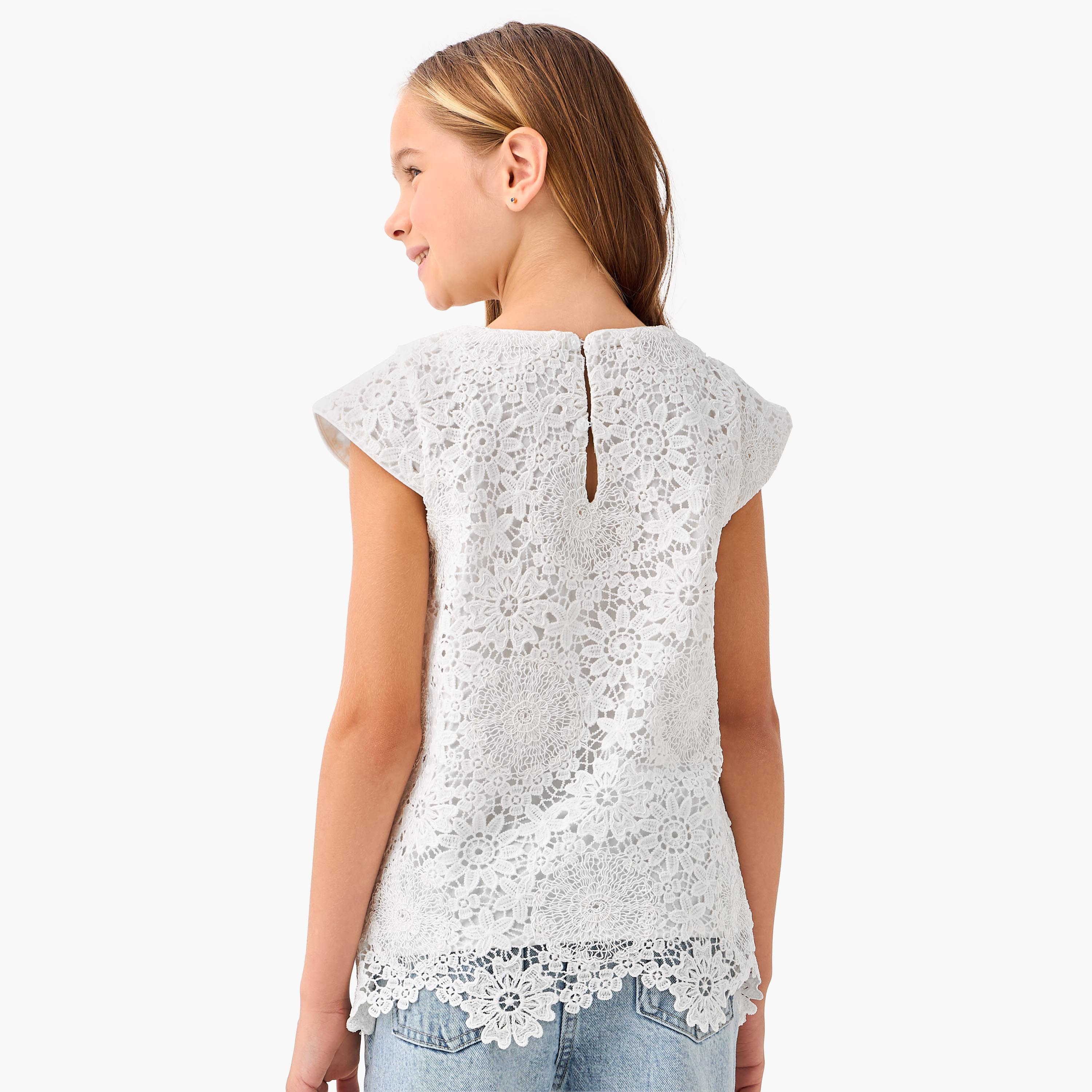 بلوزة بياقة مستديرة وأكمام كاب وتطريزات للبنات من إليجو-girls-clothing-blousesandshirts-image-3