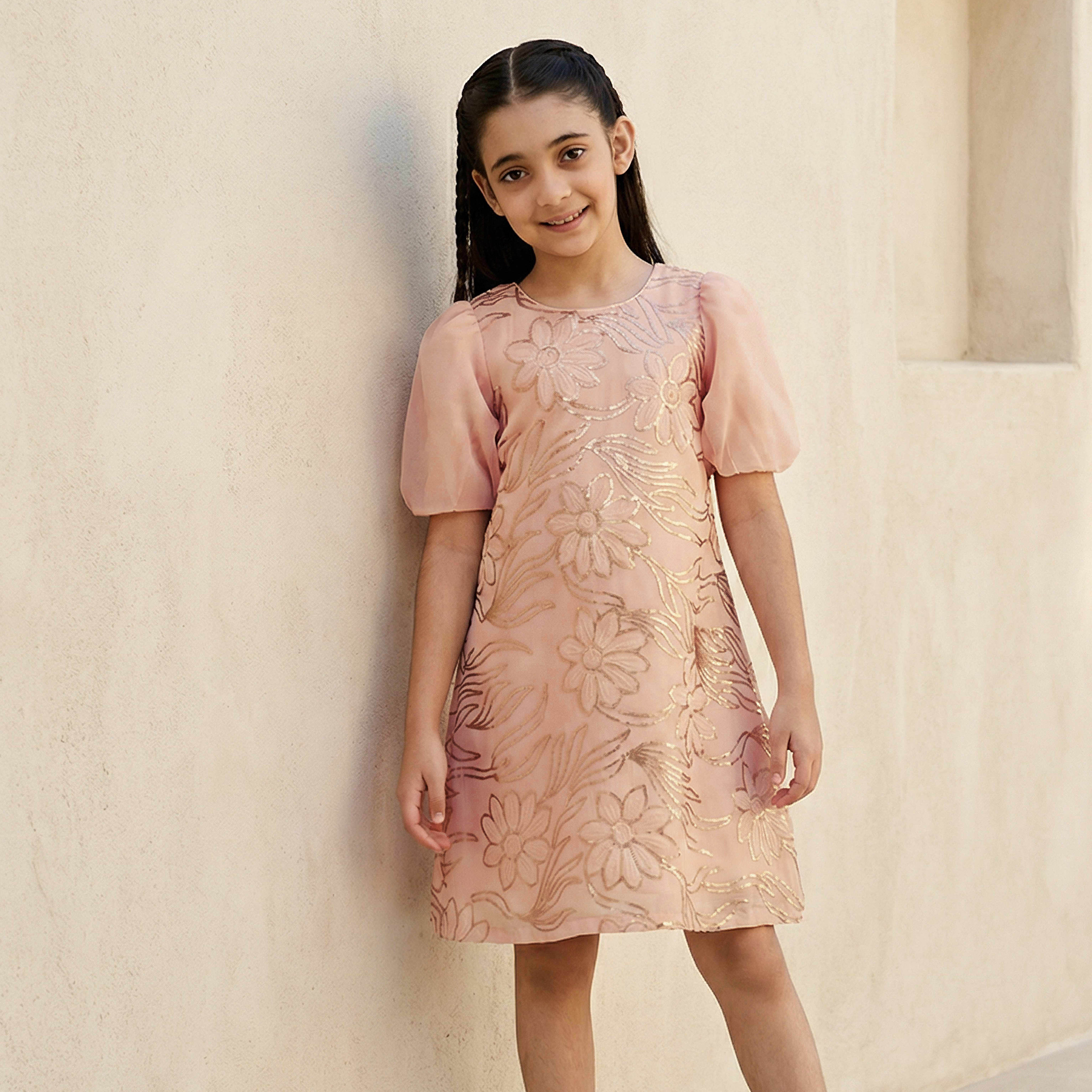 فستان بياقة مستديرة وأكمام قصيرة وتزيينات زهرية من إليجو-girls-clothing-dressesandjumpsuits-image-1