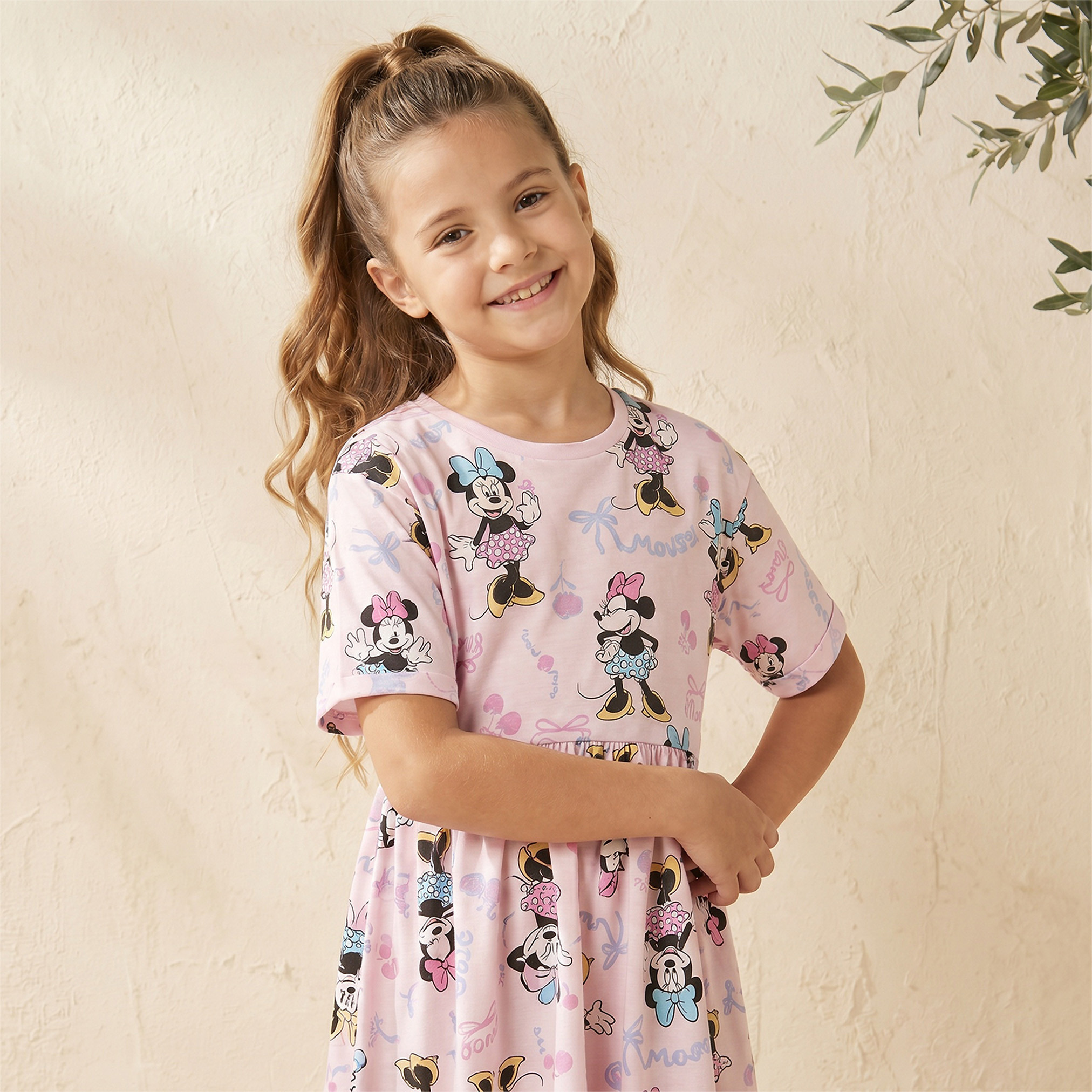 فستان بنات بياقة دائرية وأكمام قصيرة وطول الركبة بطبعة ميني ماوس من ديزني-girls-clothing-dressesandjumpsuits-image-6
