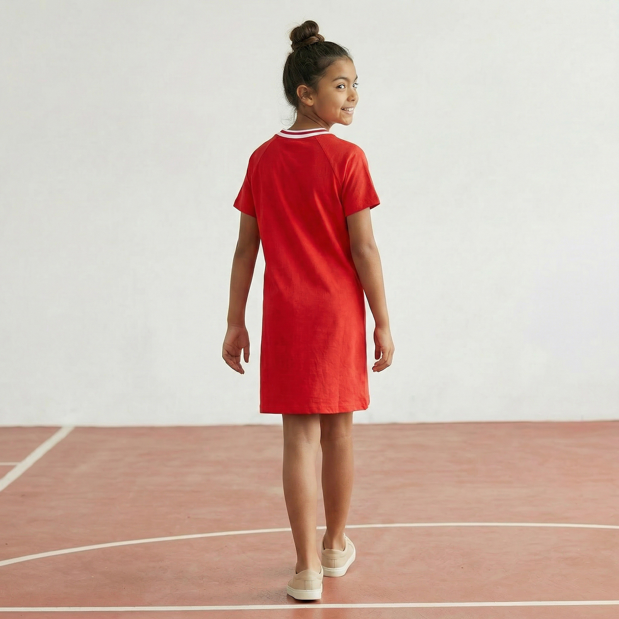 فستان بياقة V وأكمام قصيرة وطبعات من إن إف إل-girls-clothing-dressesandjumpsuits-image-3
