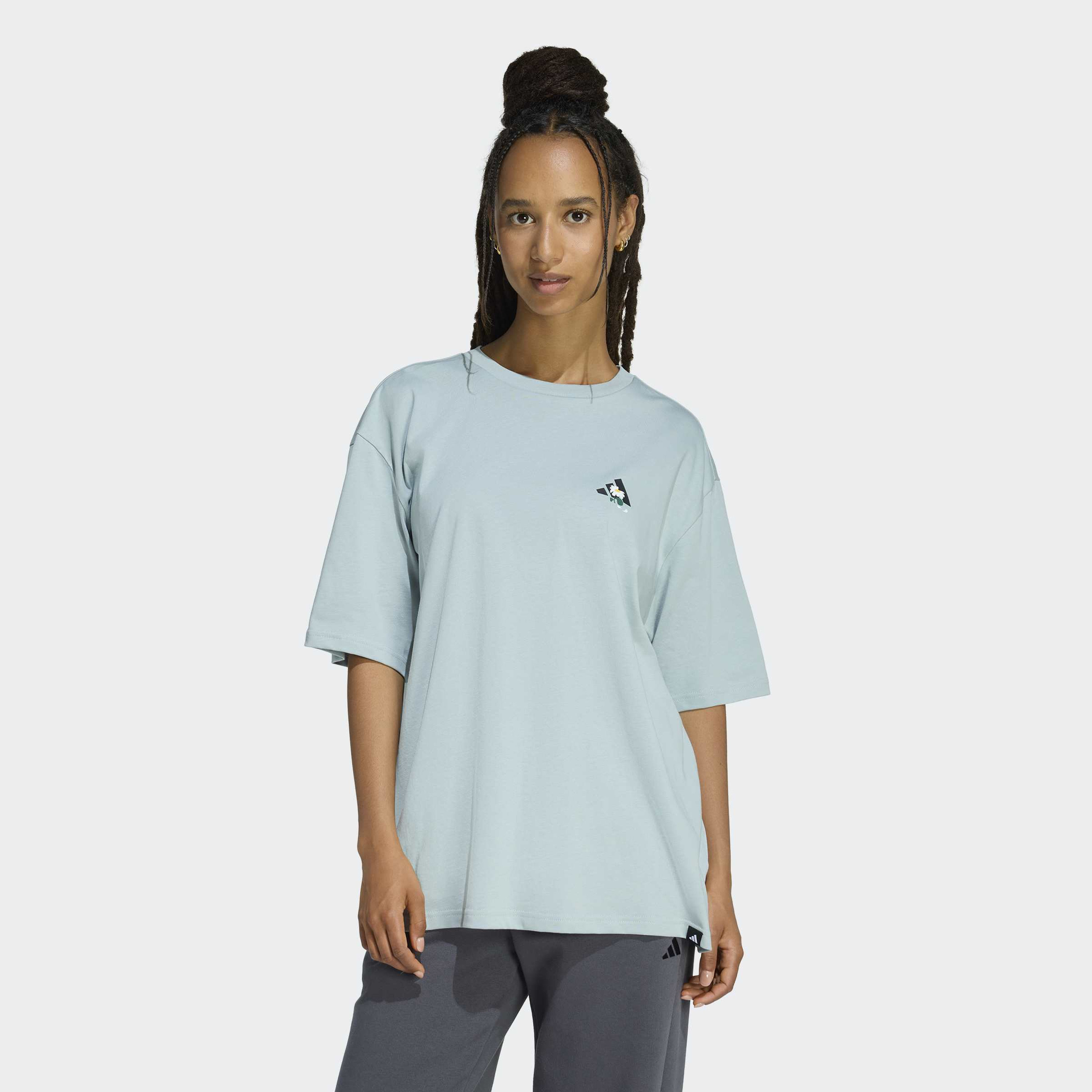 اديداس - تيشيرت نسائي بأكمام قصيرة وطبعة كبيرة الحجم وجوانب ناعمة-women-clothing-tshirts-image-7
