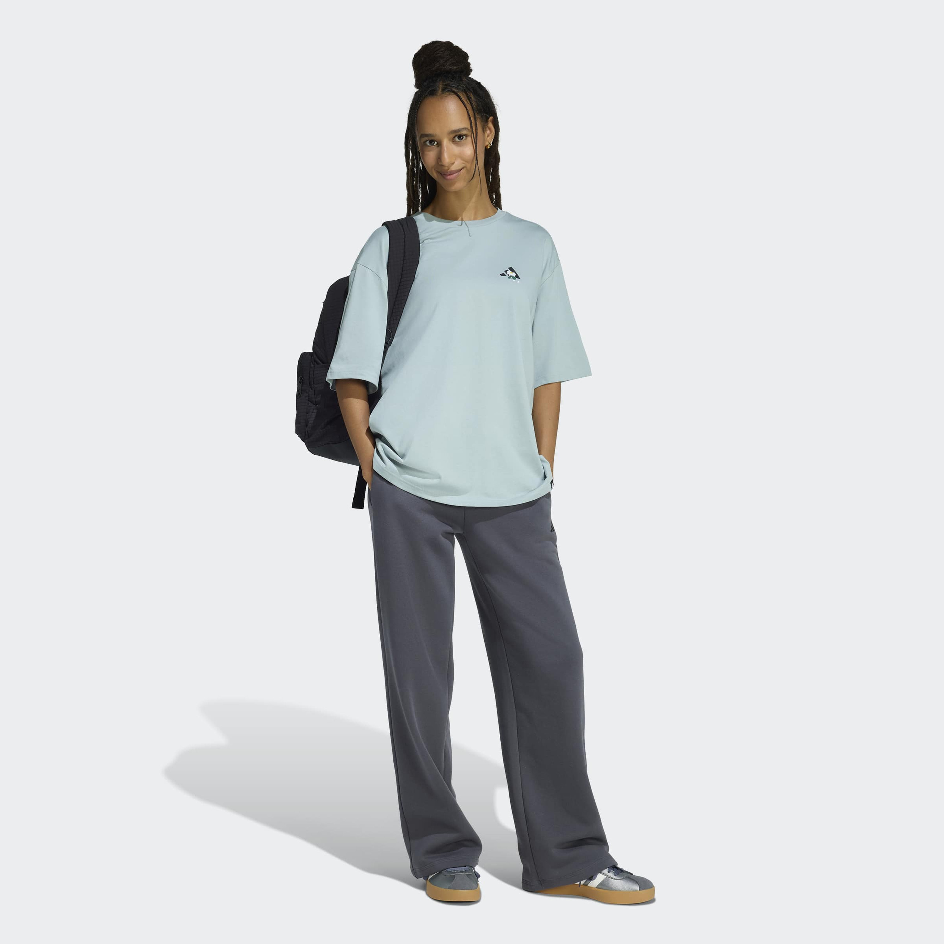 اديداس - تيشيرت نسائي بأكمام قصيرة وطبعة كبيرة الحجم وجوانب ناعمة-women-clothing-tshirts-image-8